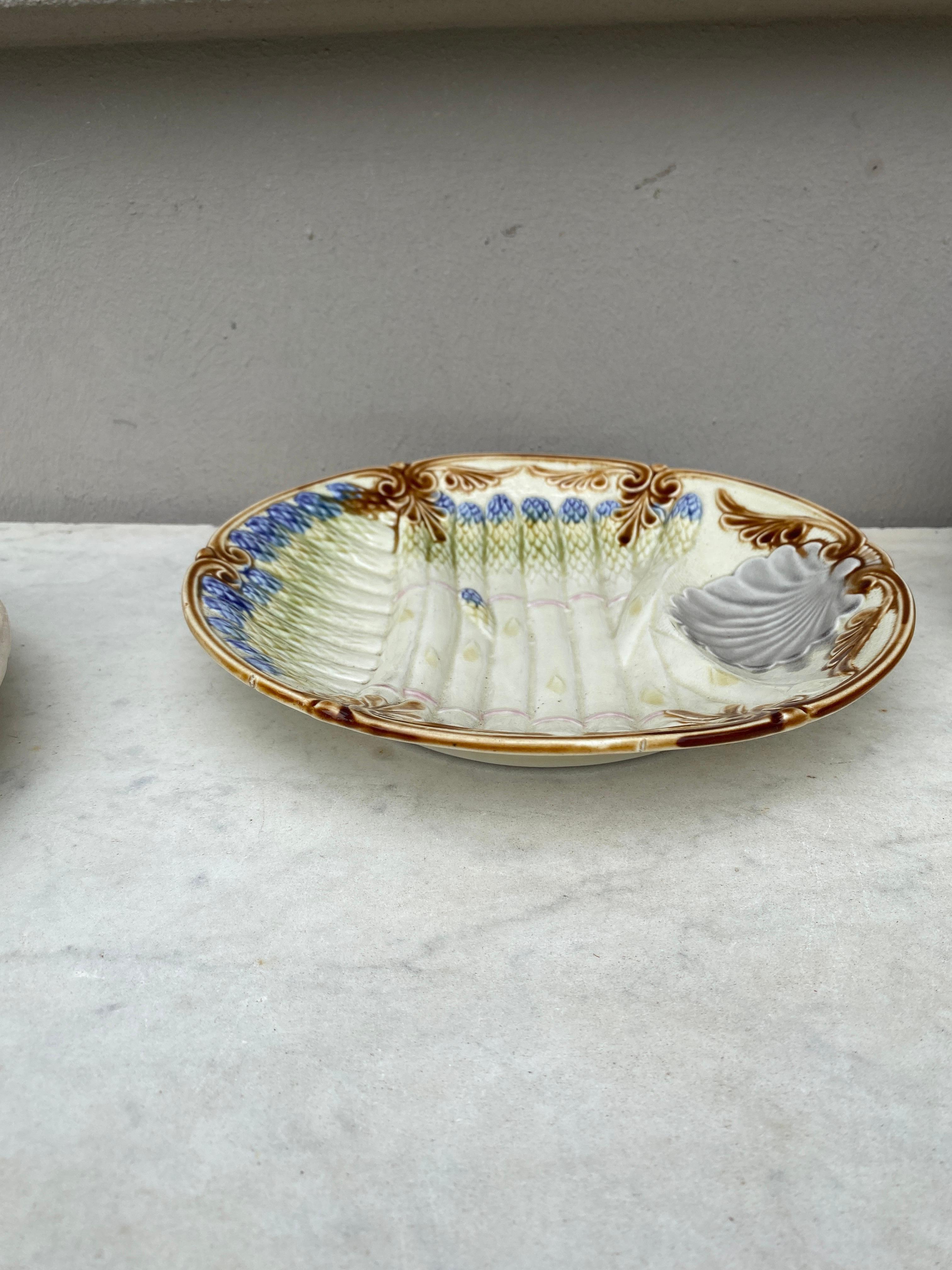 Late 19th Century French Majolica Asparagus Plate Onnaing, circa 1890 For Sale