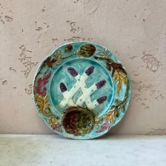 Piatto di maiolica francese Orchies, circa 1890