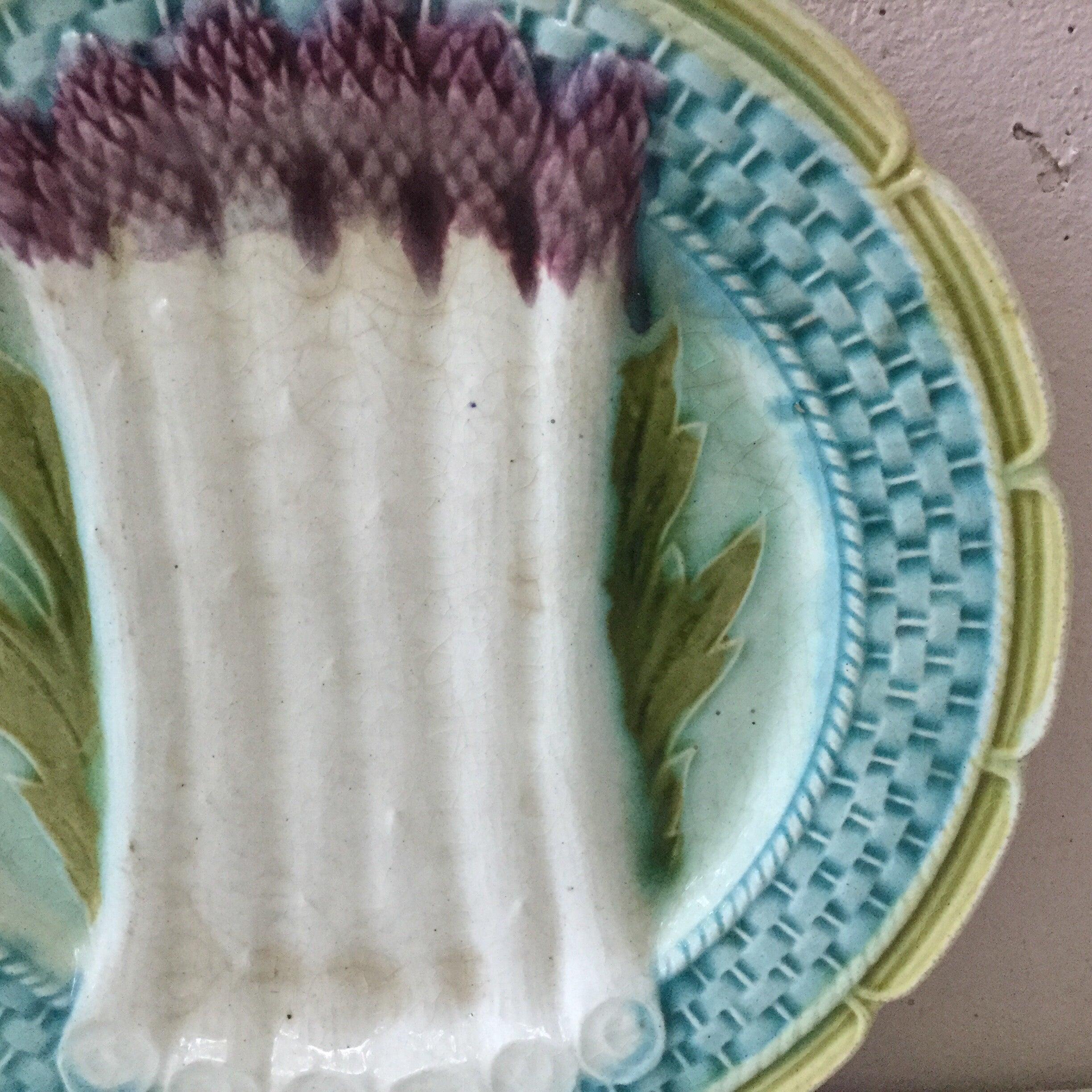 Large French Majolica asparagus plate Orchies, circa 1880.
7 plates available.