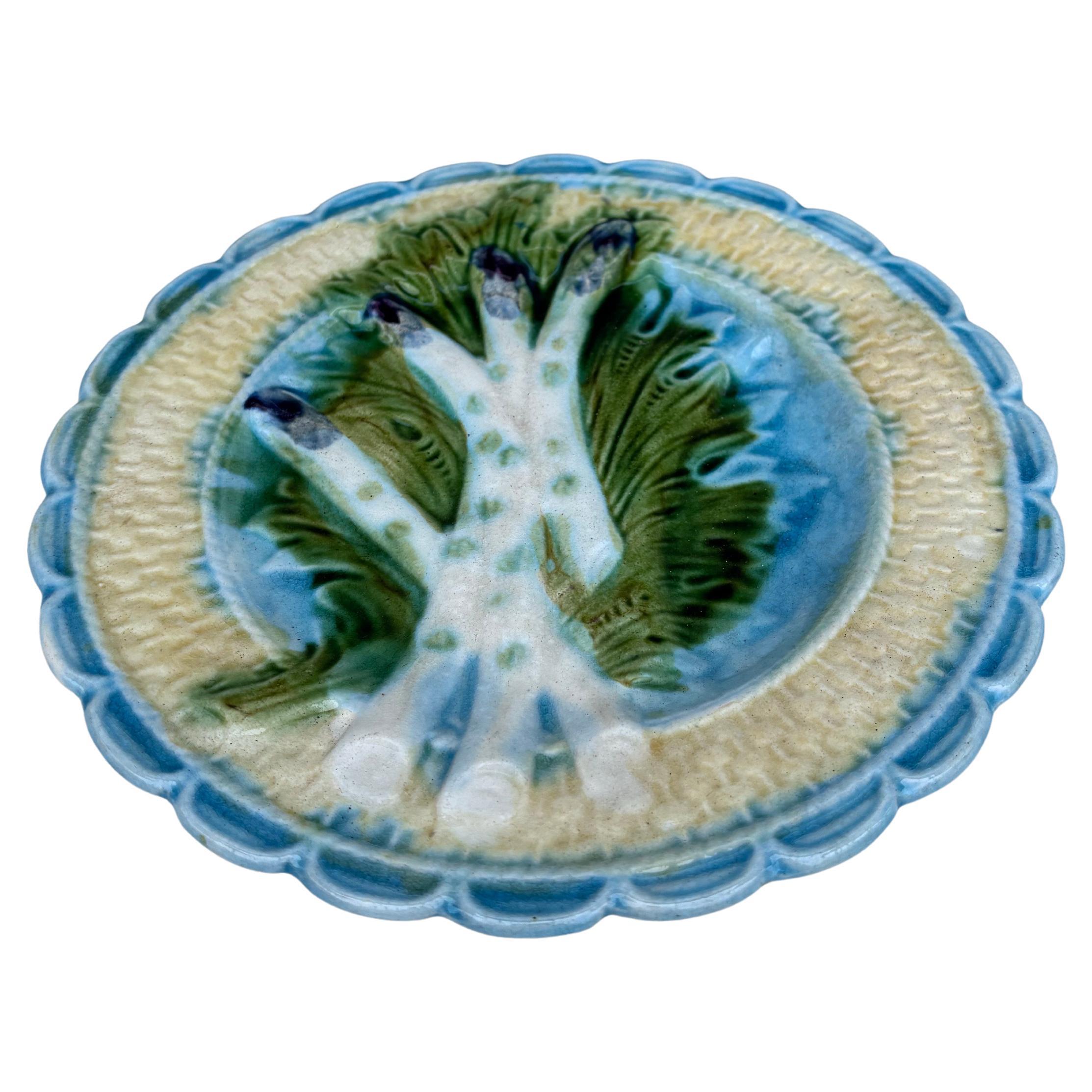 Bunter Majolika-Spargel- und Artischockenteller Salins, um 1890.
  