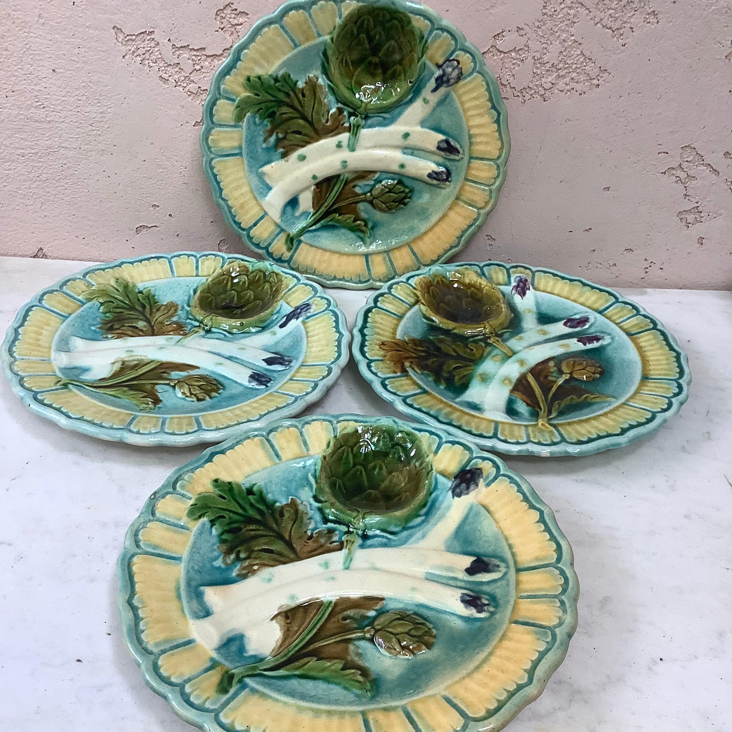 French Majolica Asparagus Plate Salins, circa 1890 In Good Condition In Austin, TX