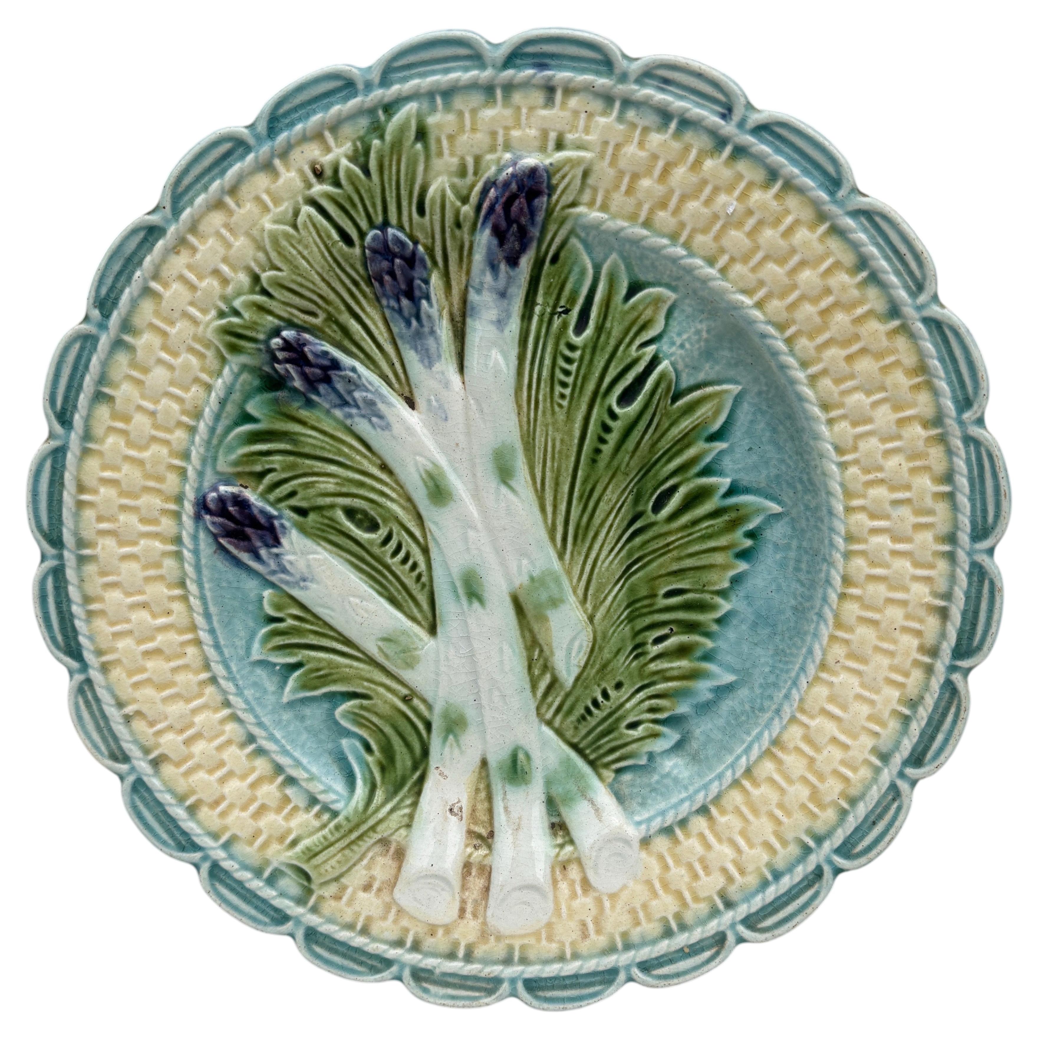 What is the difference between sculpture clay and ceramic clay?