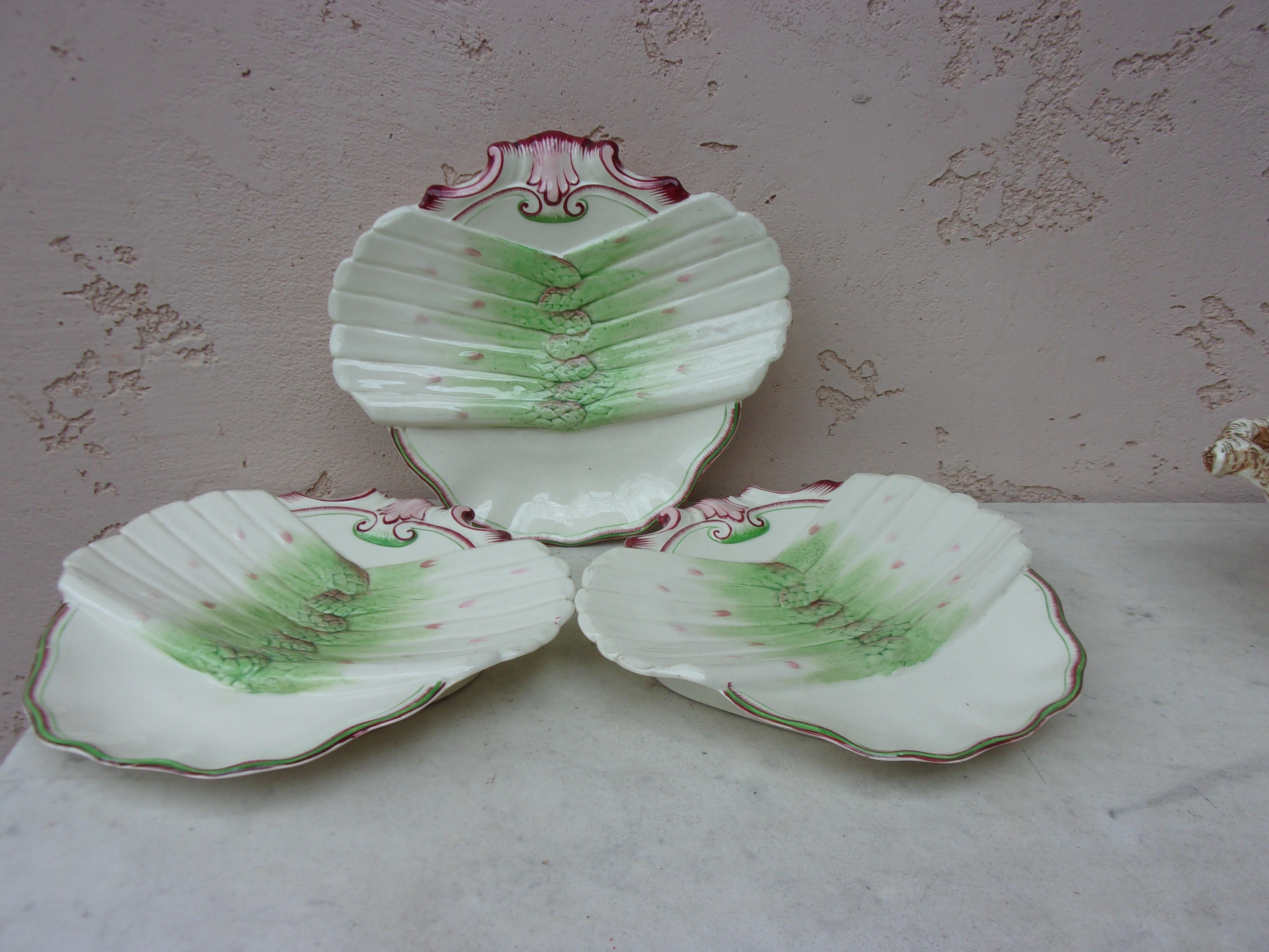French Majolica Asparagus Plate Sarreguemines circa 1900 In Good Condition For Sale In Austin, TX
