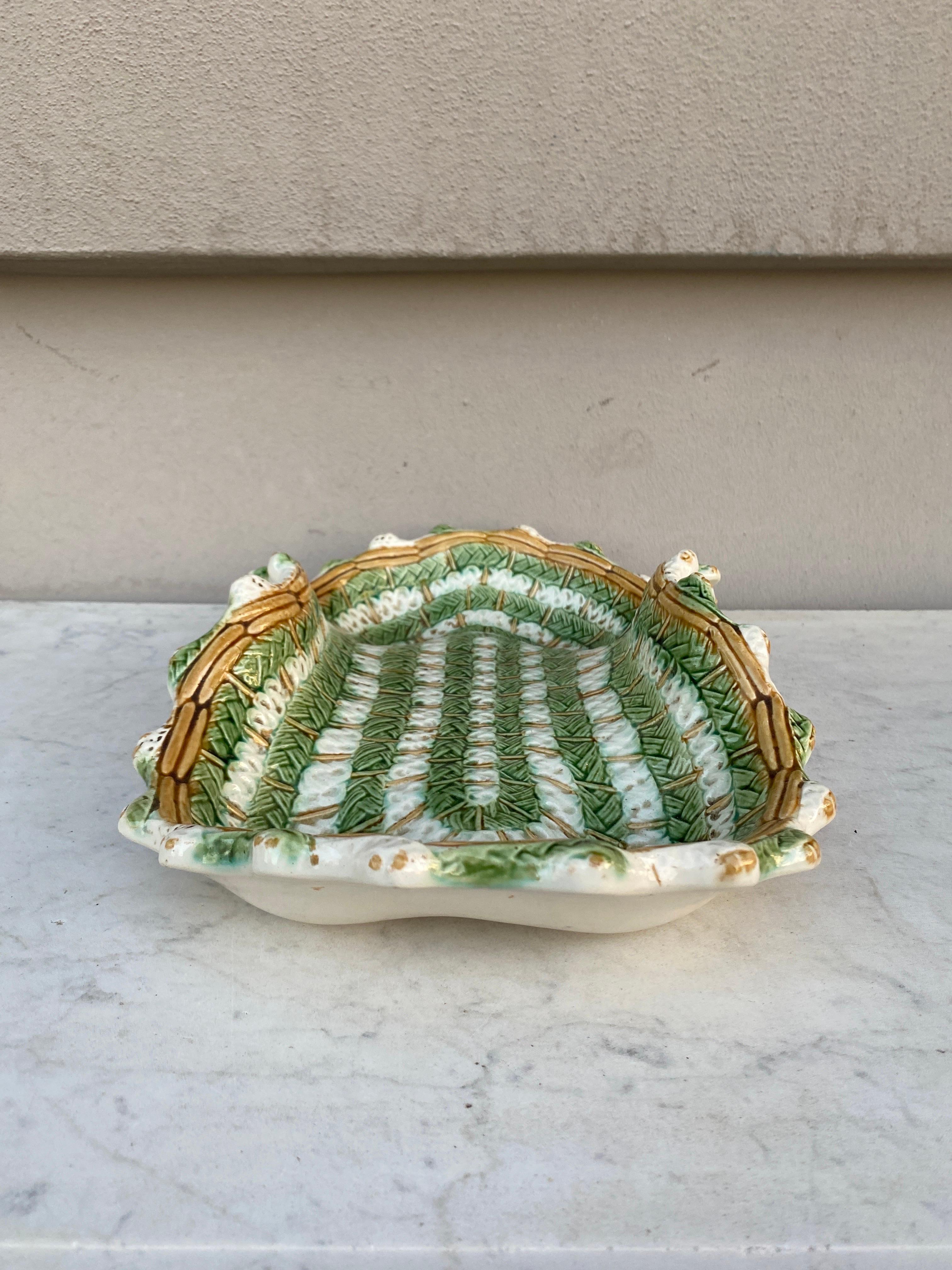 French Majolica Asparagus Platter circa 1890 In Good Condition For Sale In Austin, TX