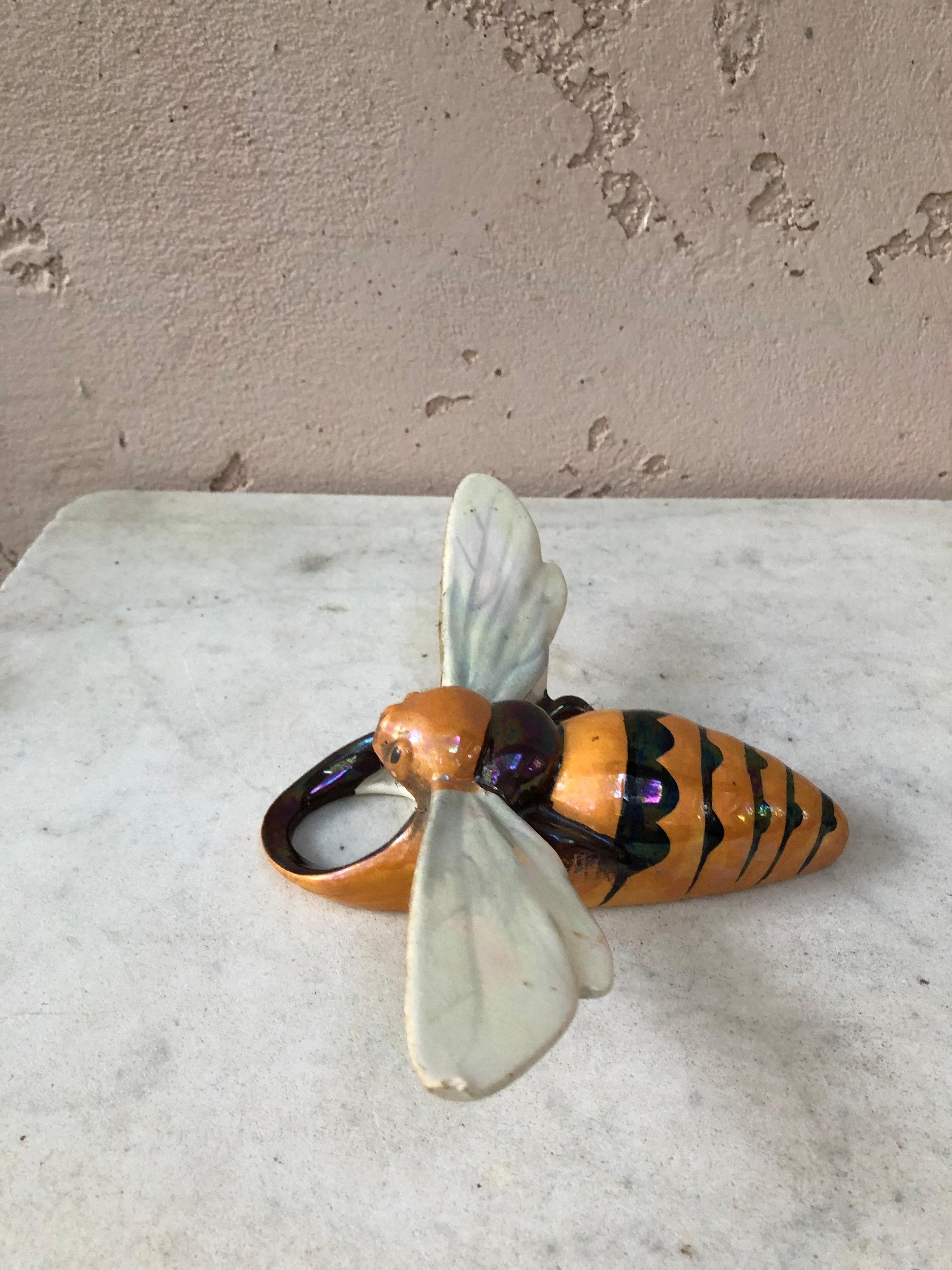French Majolica Bee Wall Pocket Sarreguemines circa 1900 In Good Condition For Sale In Austin, TX