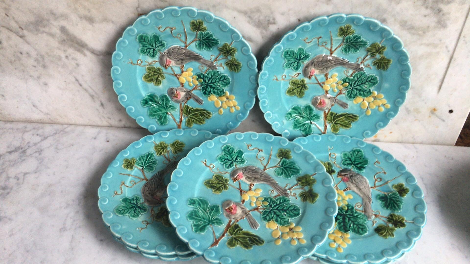 French Provincial French Majolica Bird and Grapes Plate Sarreguemines, circa 1880 For Sale
