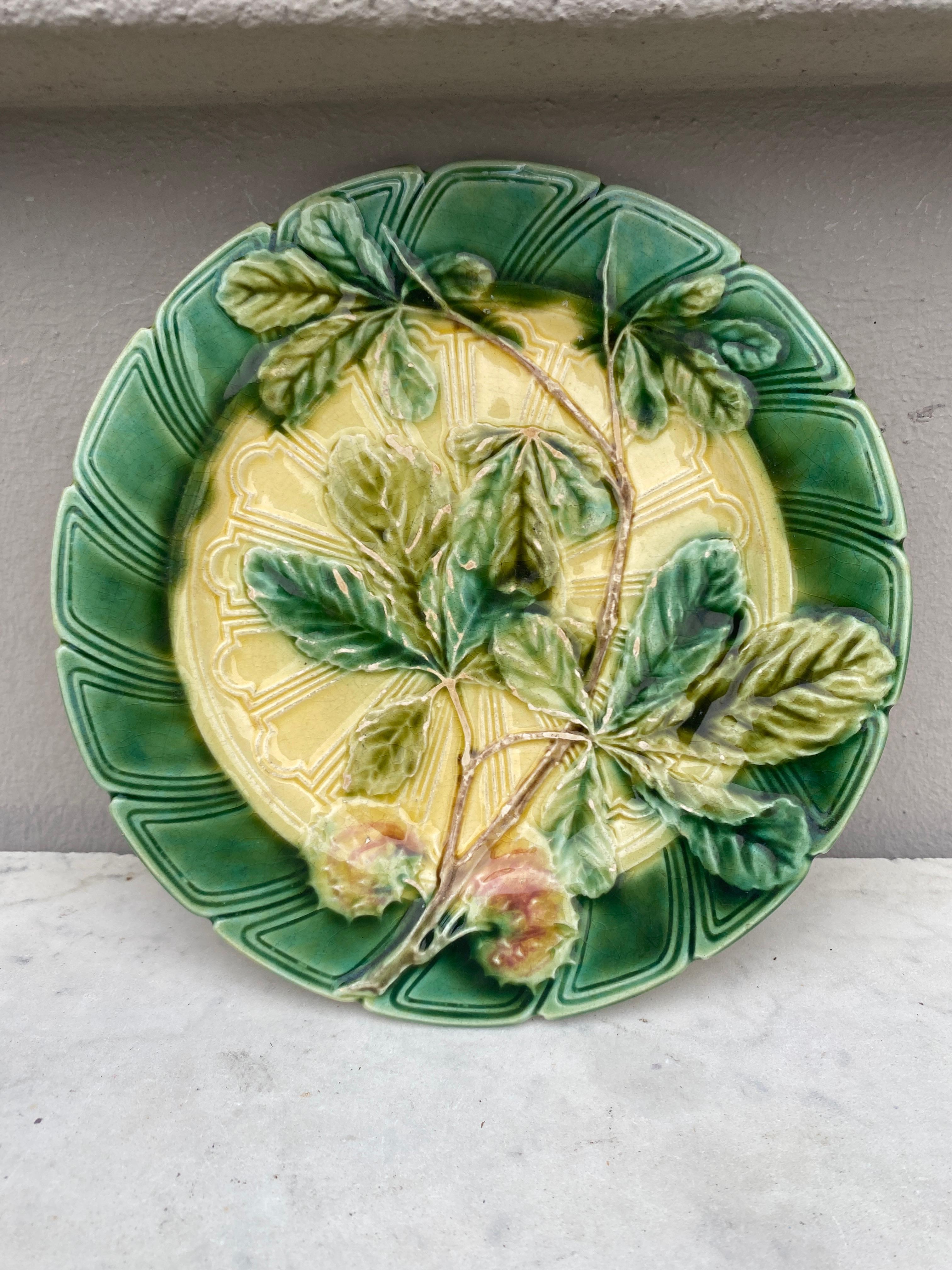 French Majolica Bird & Cherries Plate Sarreguemines, circa 1880 In Good Condition For Sale In Austin, TX
