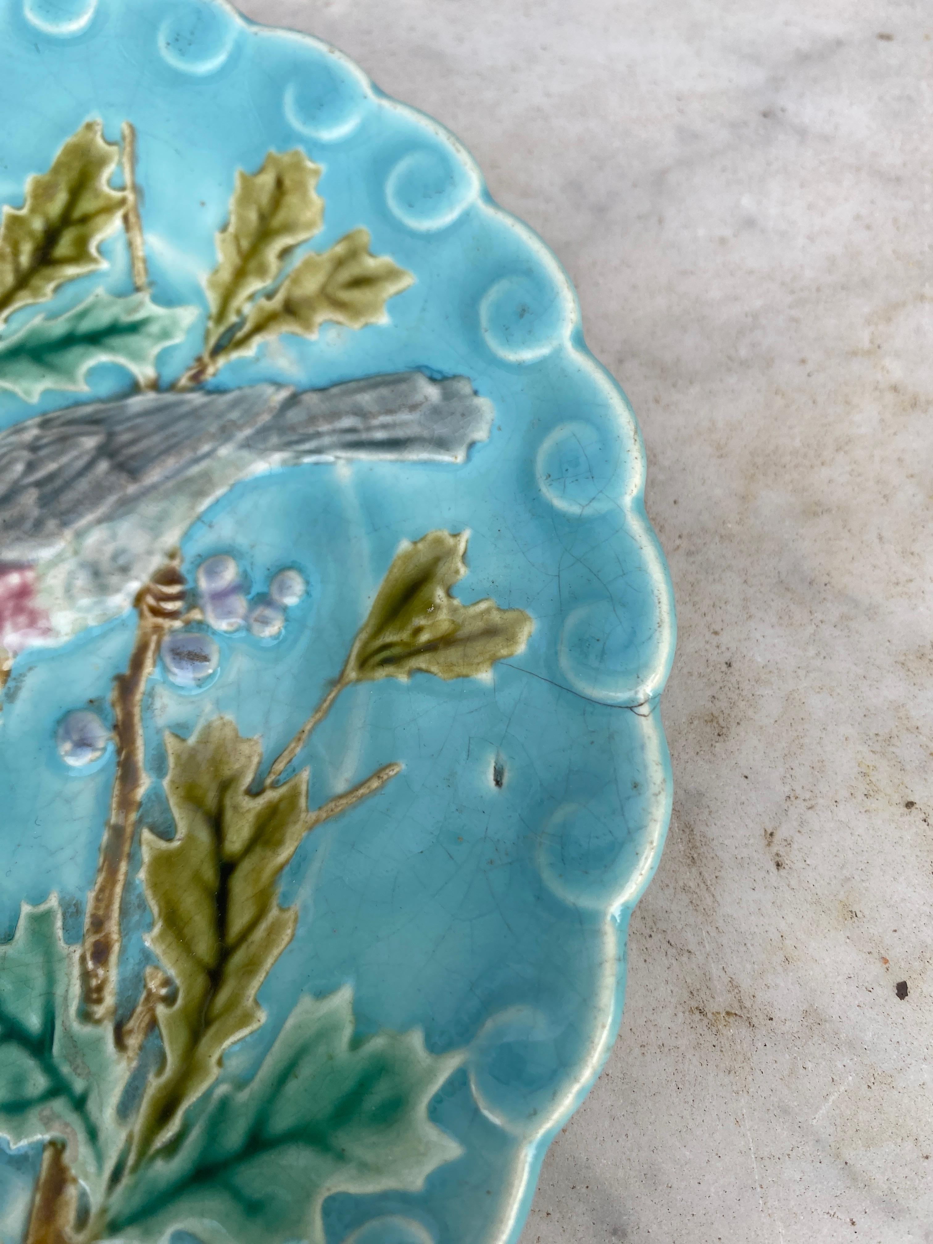 French Majolica Bird & Holly Plate Sarreguemines, circa 1880 In Good Condition In Austin, TX
