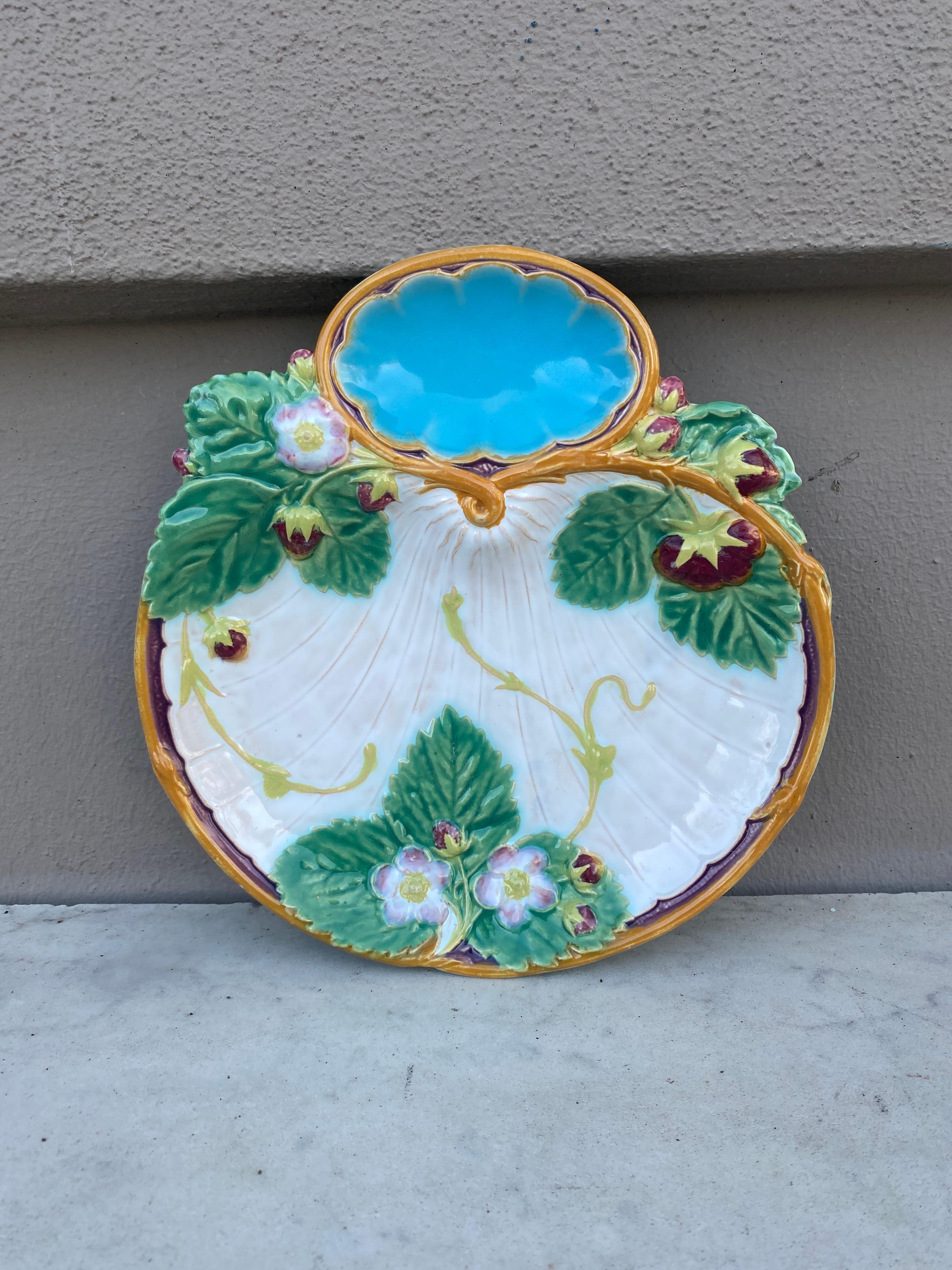 Late 19th Century French Majolica Bird & Holly Plate Sarreguemines, circa 1880 For Sale