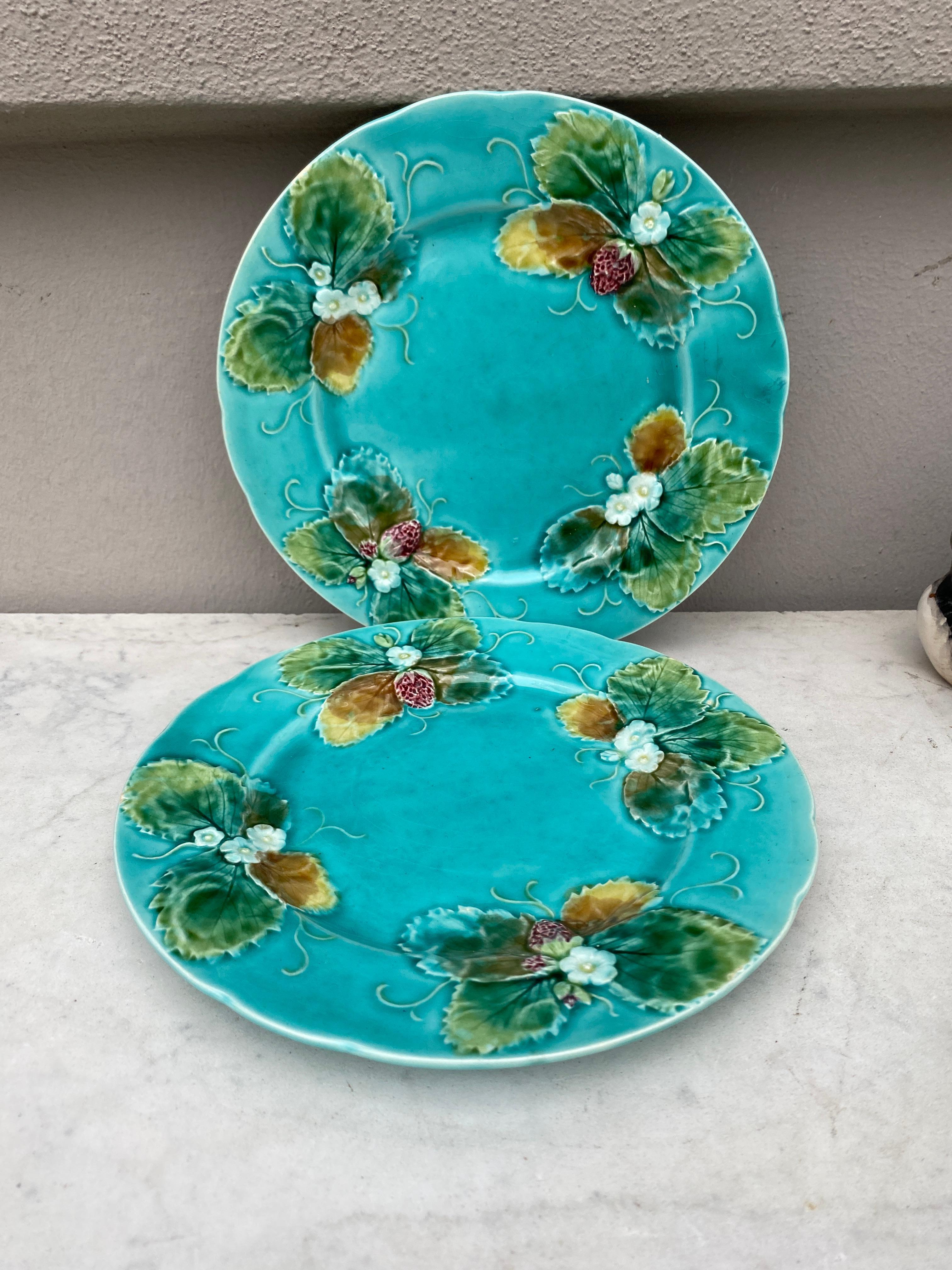 Ceramic French Majolica Bird & Holly Plate Sarreguemines, circa 1880 For Sale