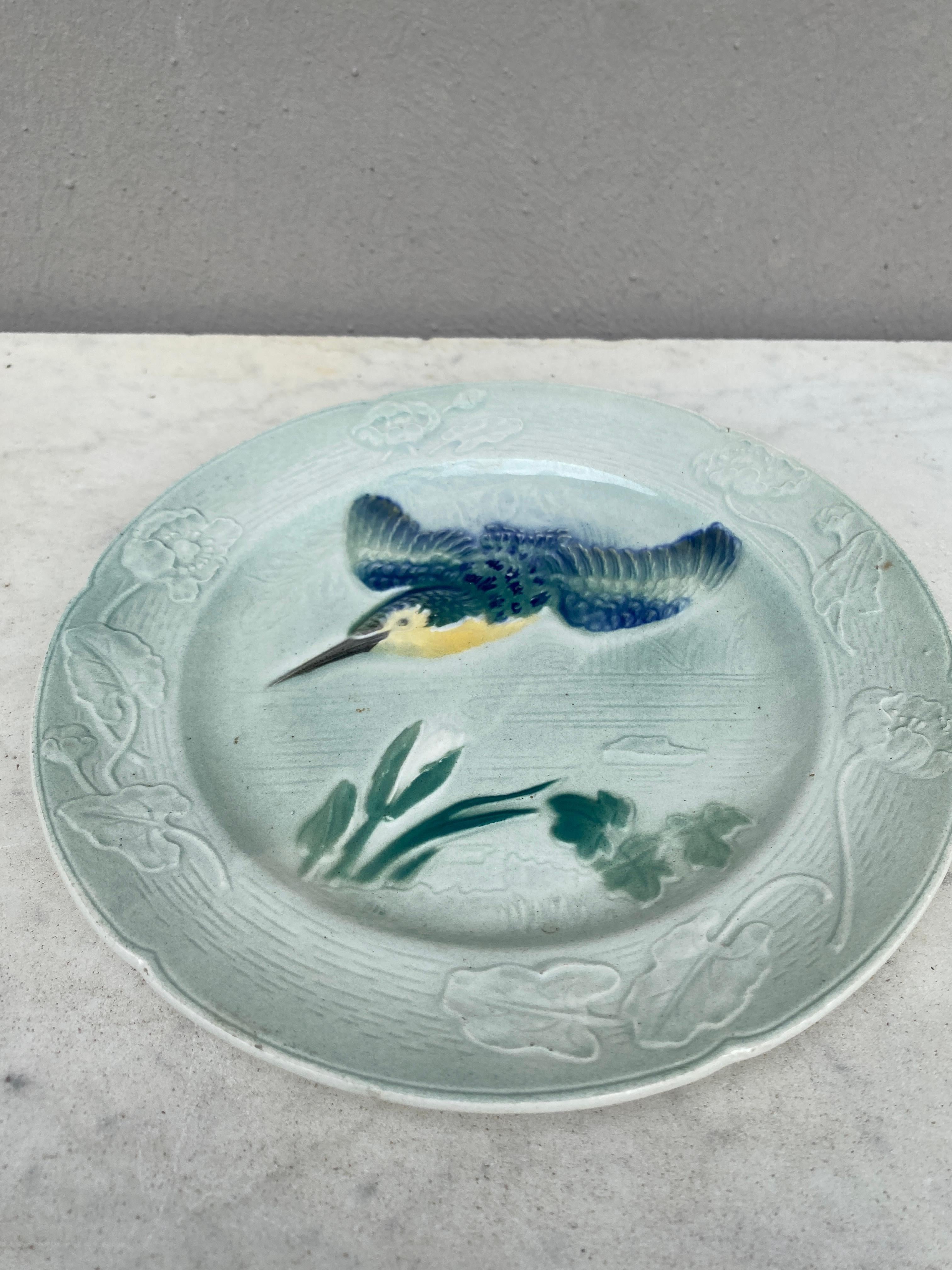 French Majolica bird plate Keller & Guerin Saint Clement circa 1900.