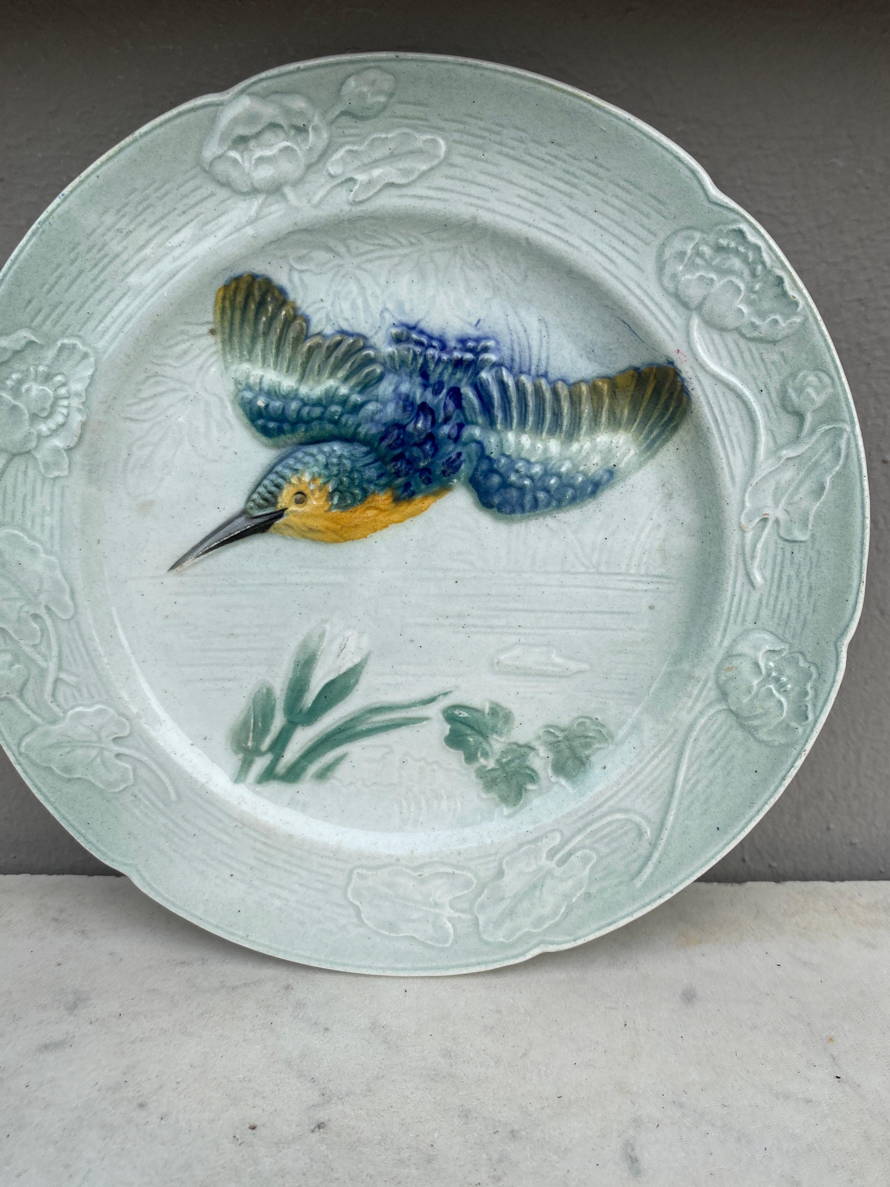 Aesthetic Movement French Majolica Bird Plate Keller & Guerin Saint Clement circa 1900 For Sale