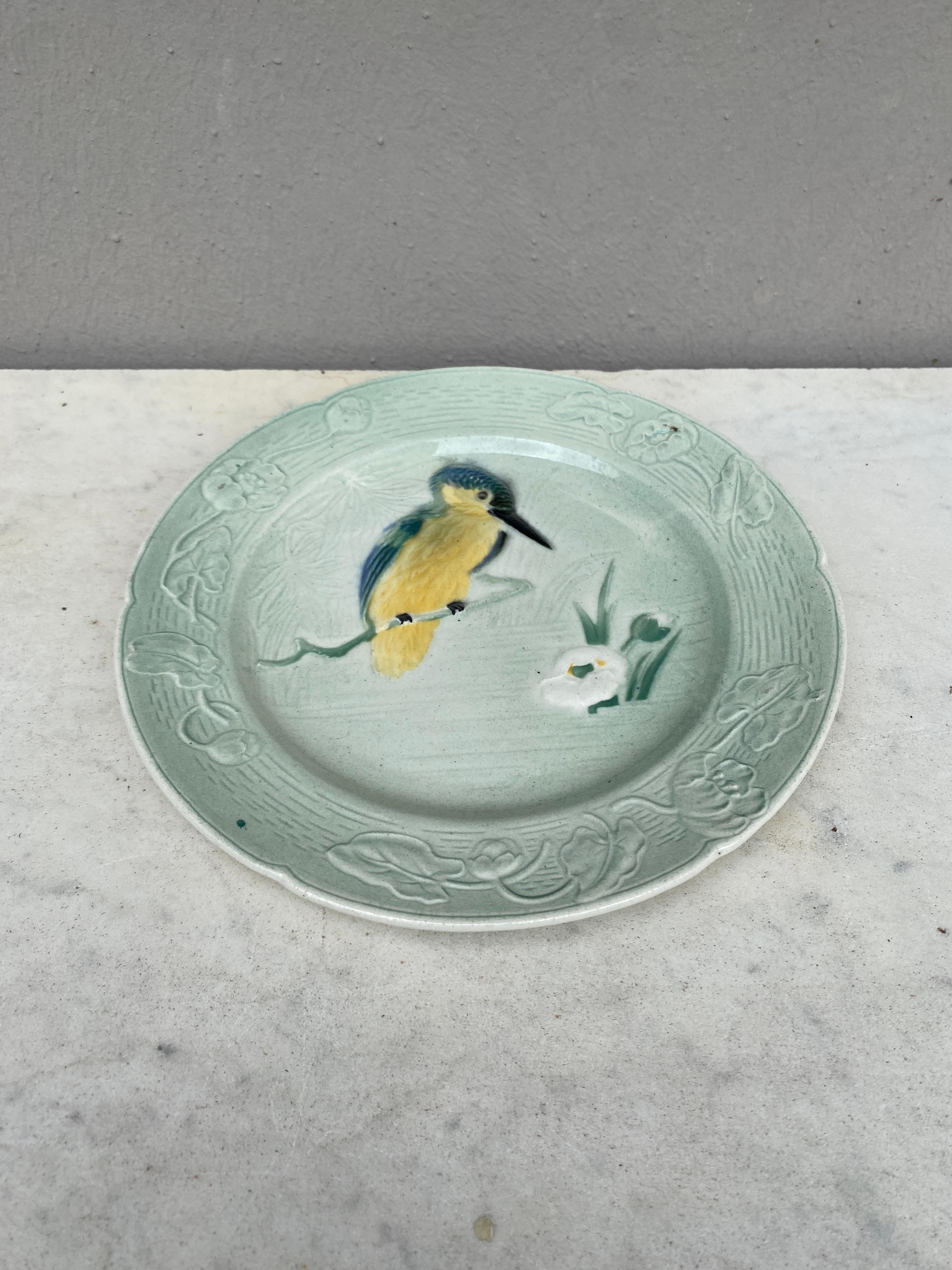 Aesthetic Movement French Majolica Bird Plate Keller & Guerin Saint Clement circa 1900 For Sale