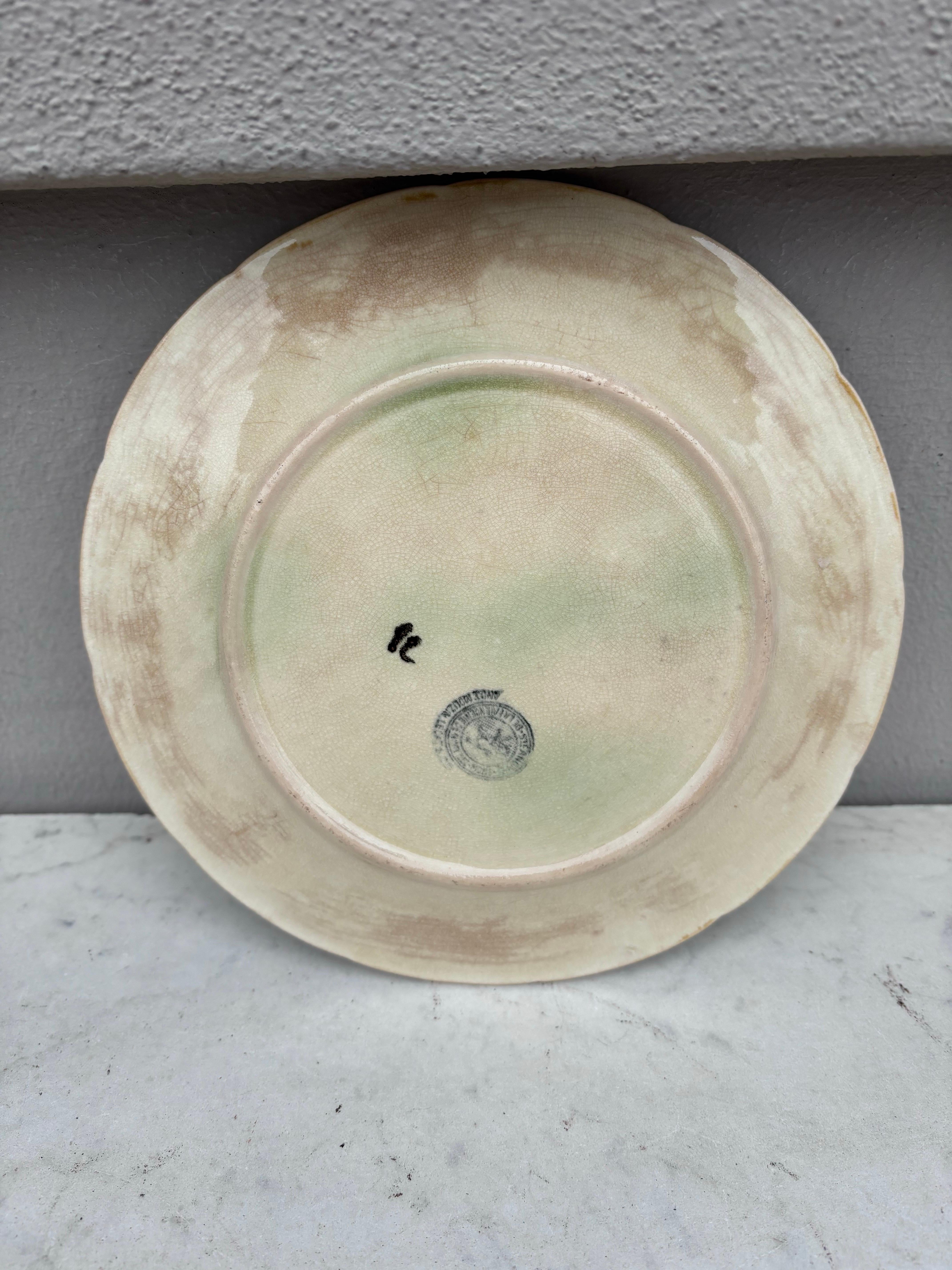 Plato francés de mayólica con pájaros Nimy Les Mons, hacia 1890 en Bueno estado para la venta en Austin, TX