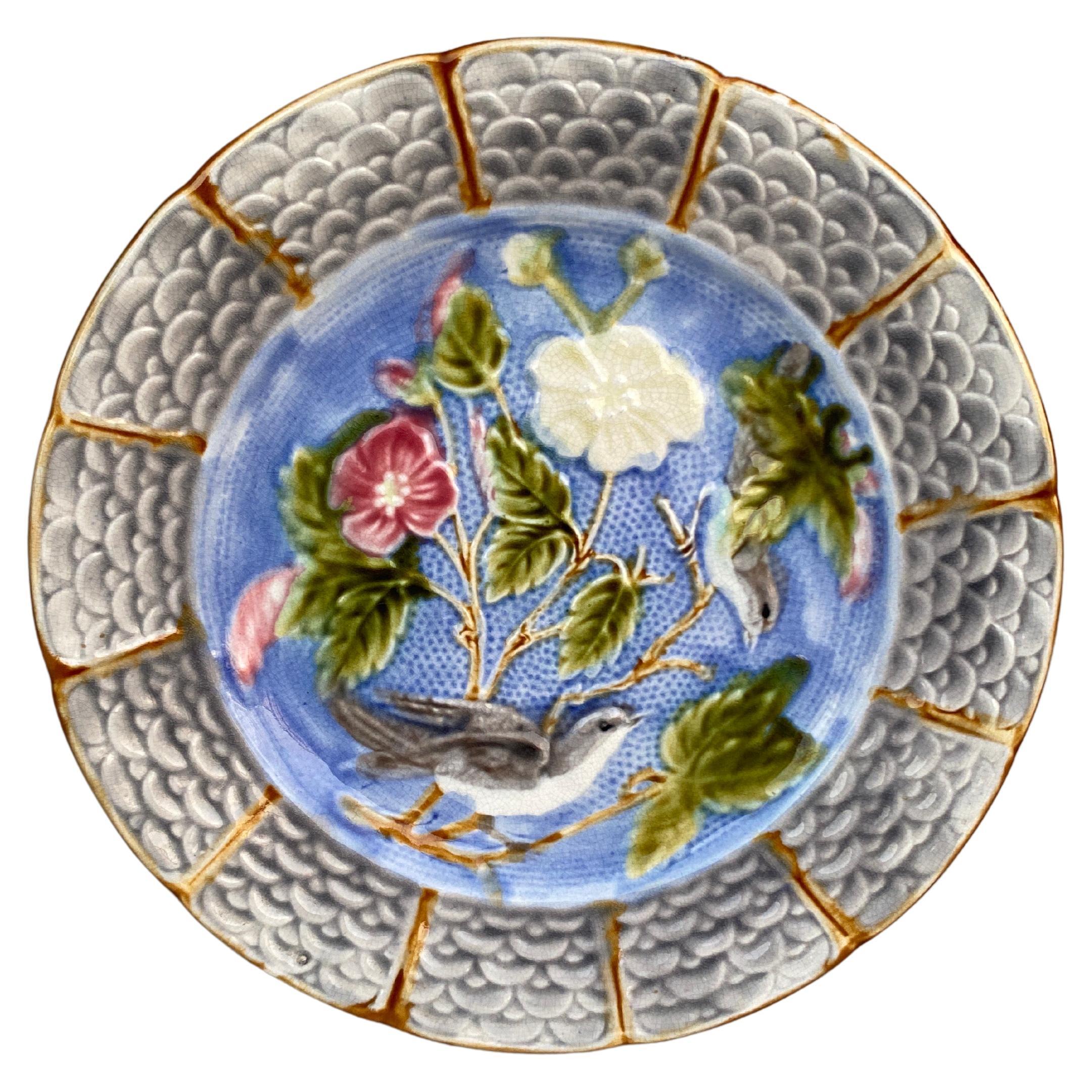French Majolica Bird Plate Nimy Les Mons, circa 1890 For Sale