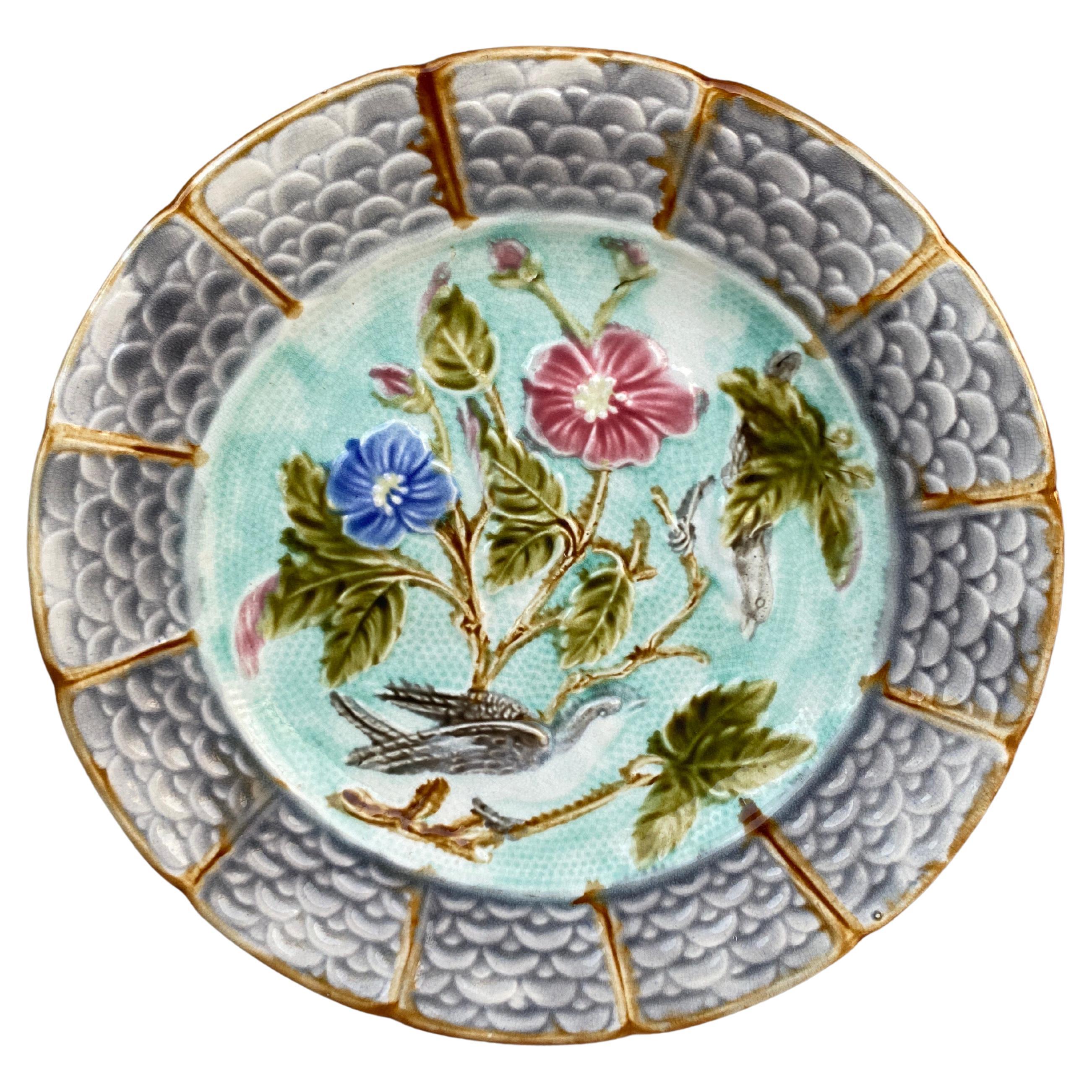 French Majolica Bird Plate Nimy Les Mons, circa 1890 For Sale