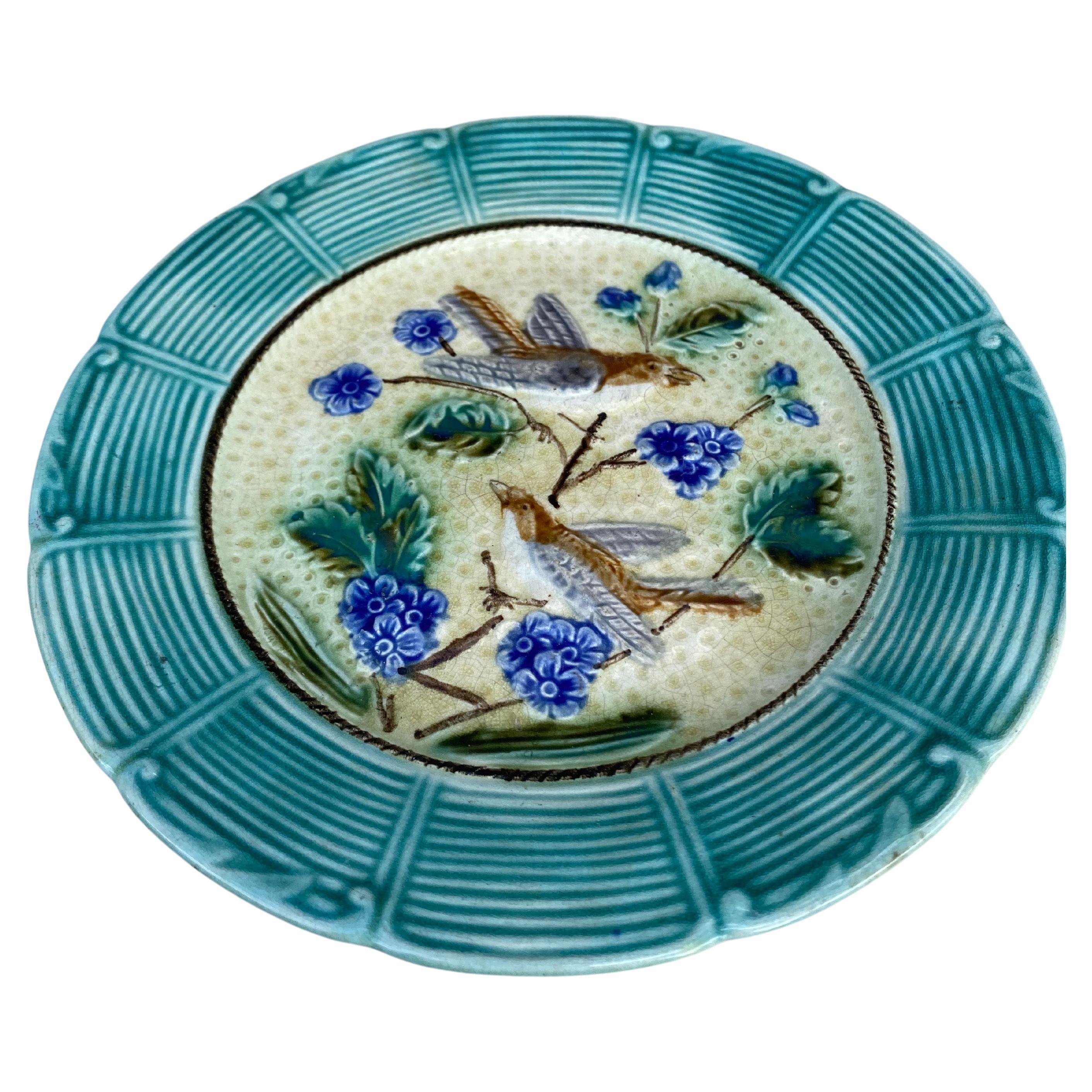 Majolica plate birds with blue flowers Onnaing, circa 1890.