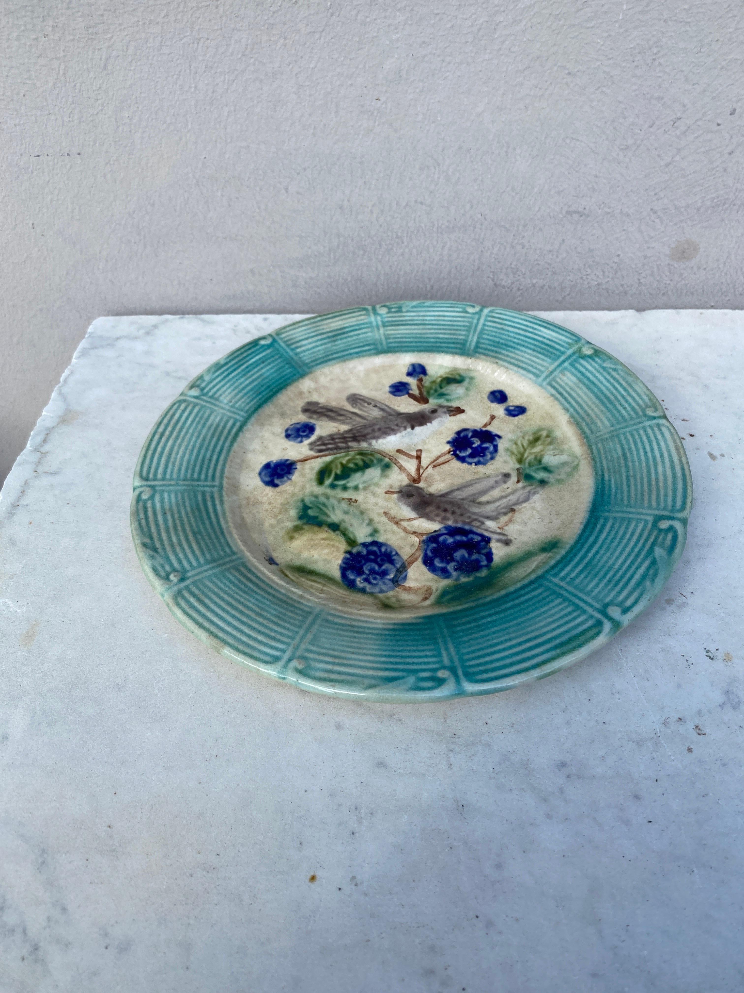 Majolica plate birds with blue flowers Onnaing, circa 1890.