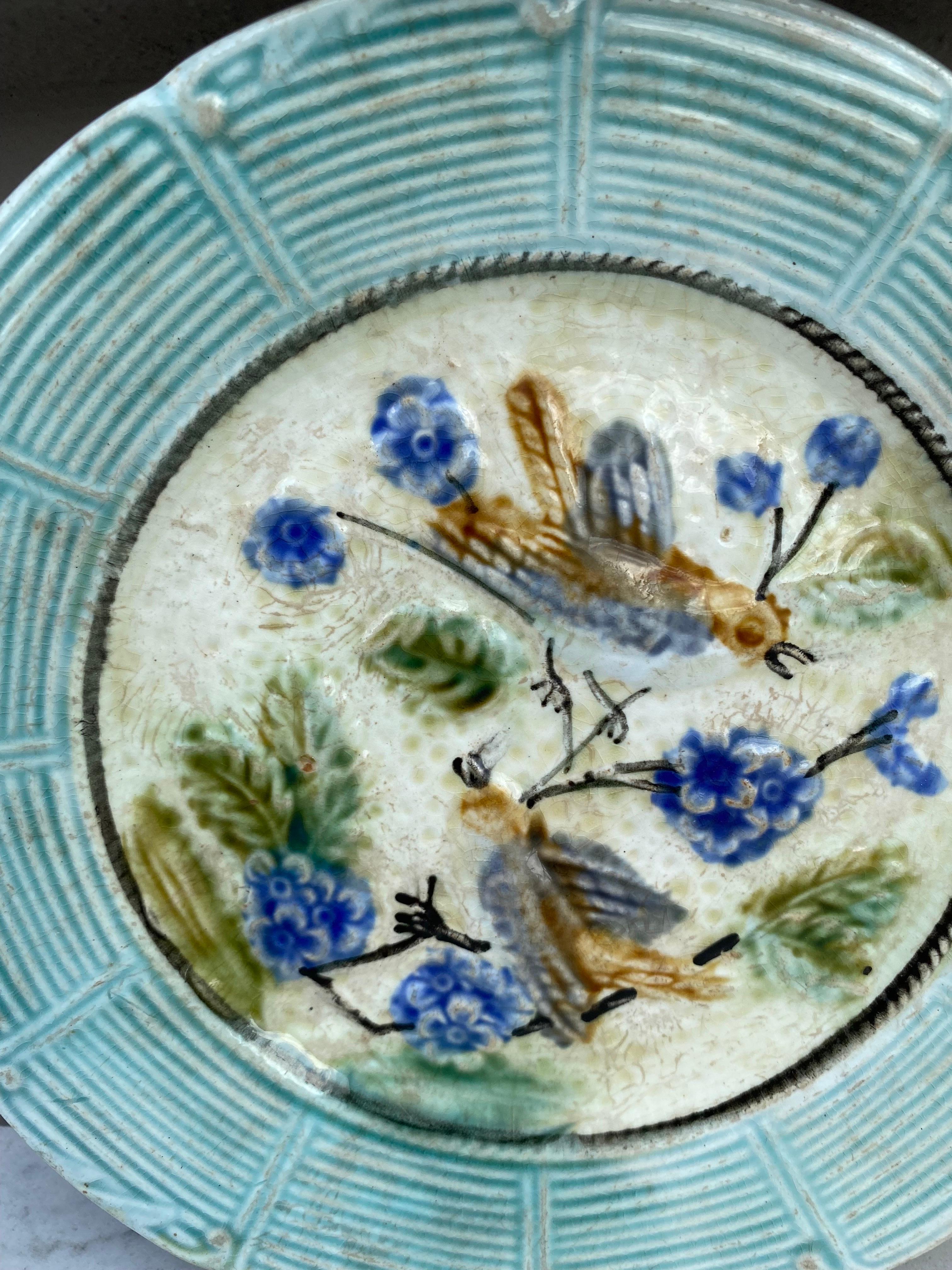 Rustique Assiette à oiseaux en majolique française Onnaing, vers 1890 en vente