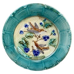 Assiette à oiseaux en majolique française Onnaing, vers 1890