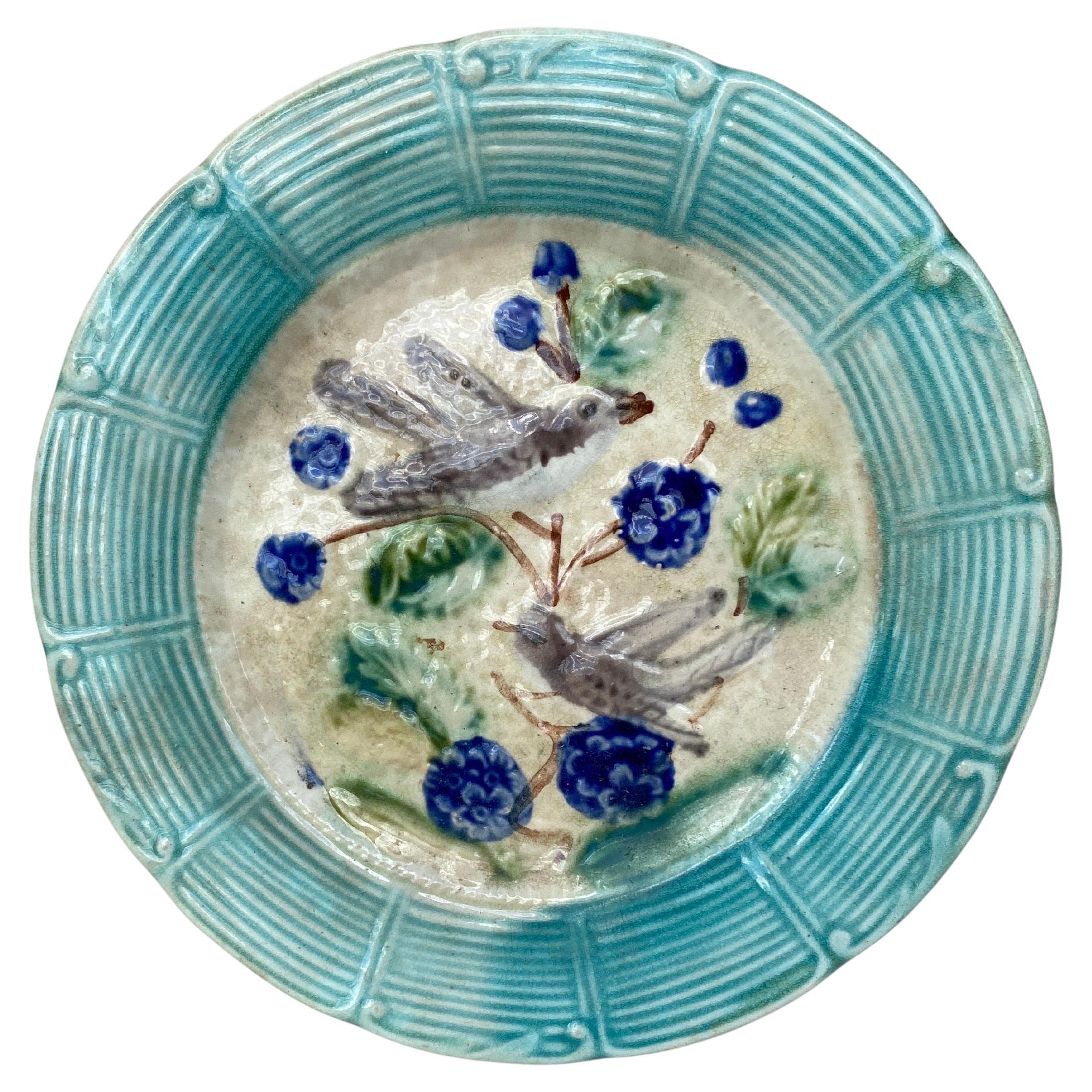 French Majolica Bird Plate Onnaing, circa 1890 For Sale