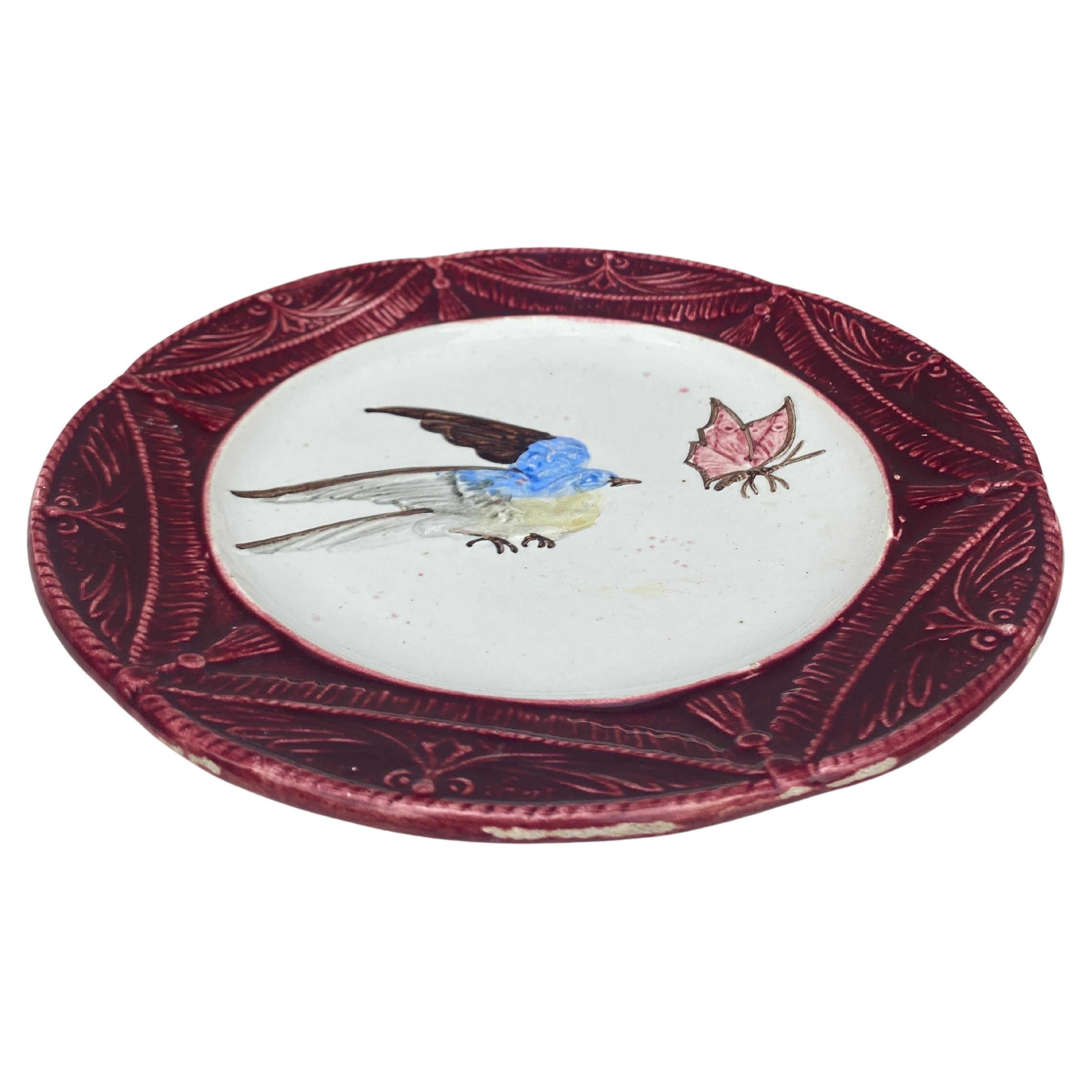 Assiette française oiseau et papillon signée L'Hermine Orchies Circa 1900.
