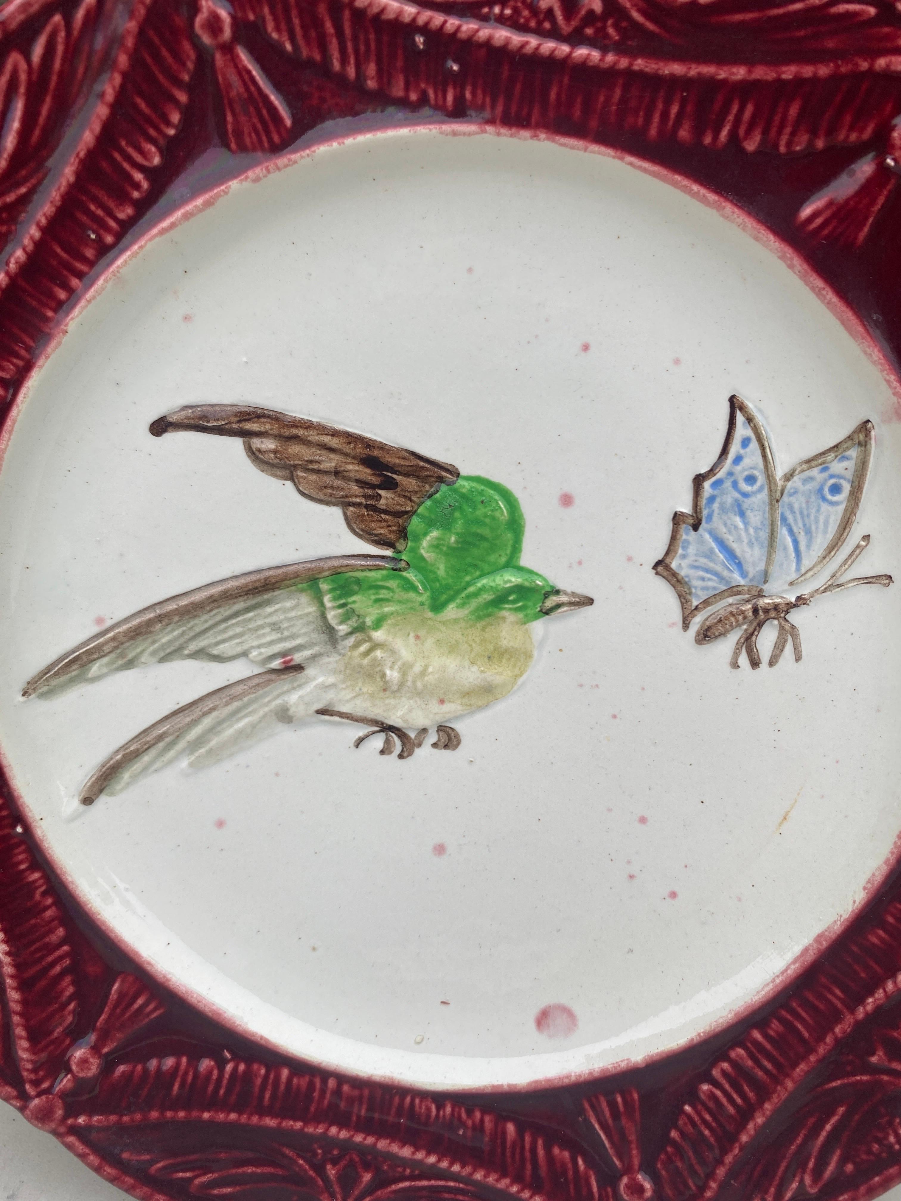 Französischer Majolika-Vogelteller Orchies, CIRCA 1900 im Zustand „Gut“ im Angebot in Austin, TX