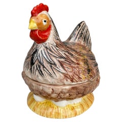 Soupière à poule en majolique française Brown Caugant