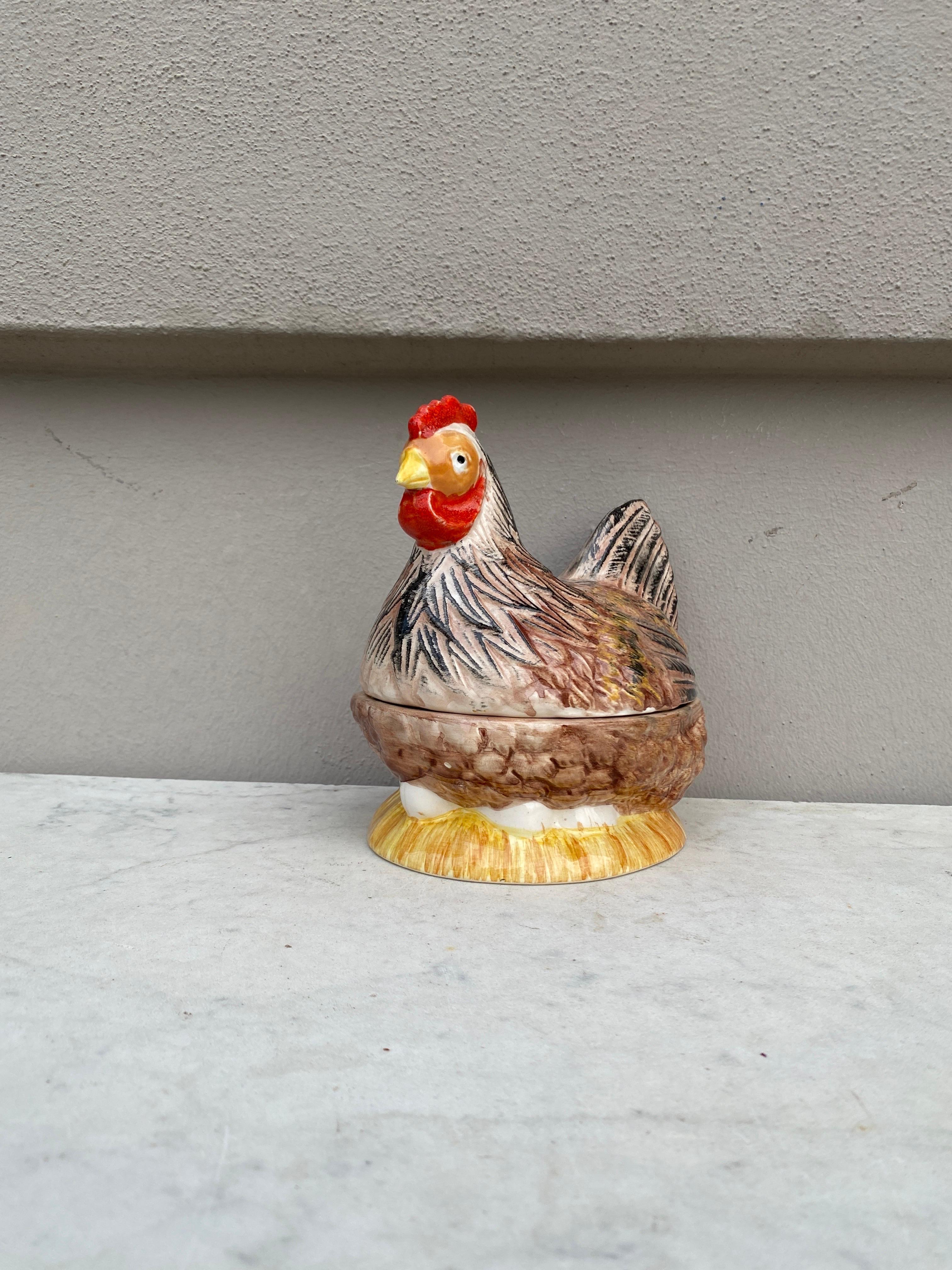 French Majolica Brown Hen Tureen Caugant In Good Condition For Sale In Austin, TX