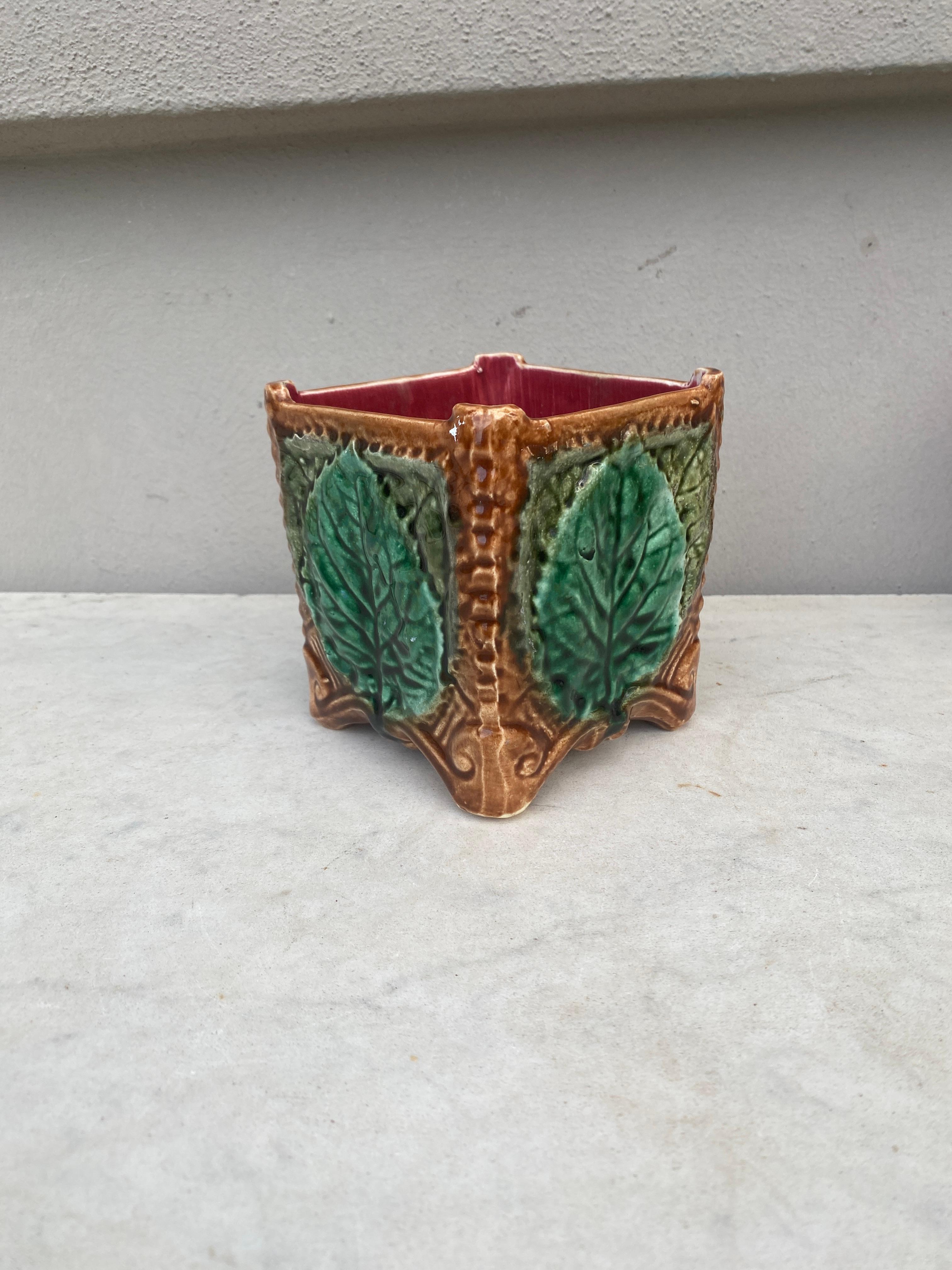 Rustico Cache Pot francese in maiolica Onnaing, 1890 circa in vendita