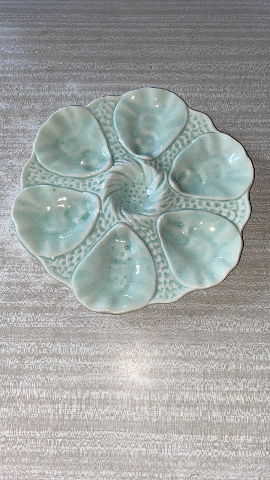 Piatto per ostriche in maiolica francese Orchies, circa 1910.
Colore celeste.