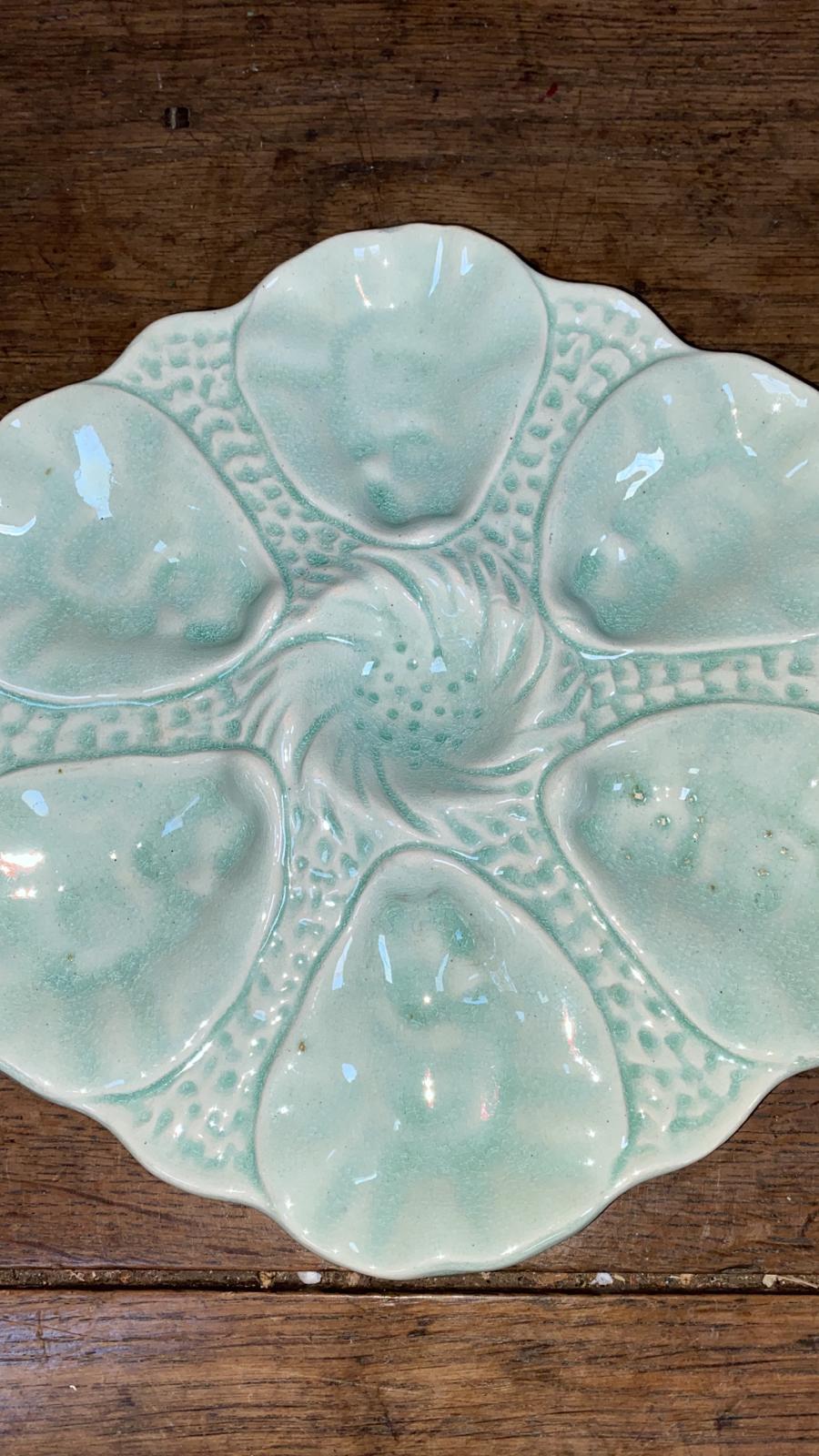 Stile provenzale Piatto per ostriche in maiolica francese Celadon Orchies, circa 1910 in vendita