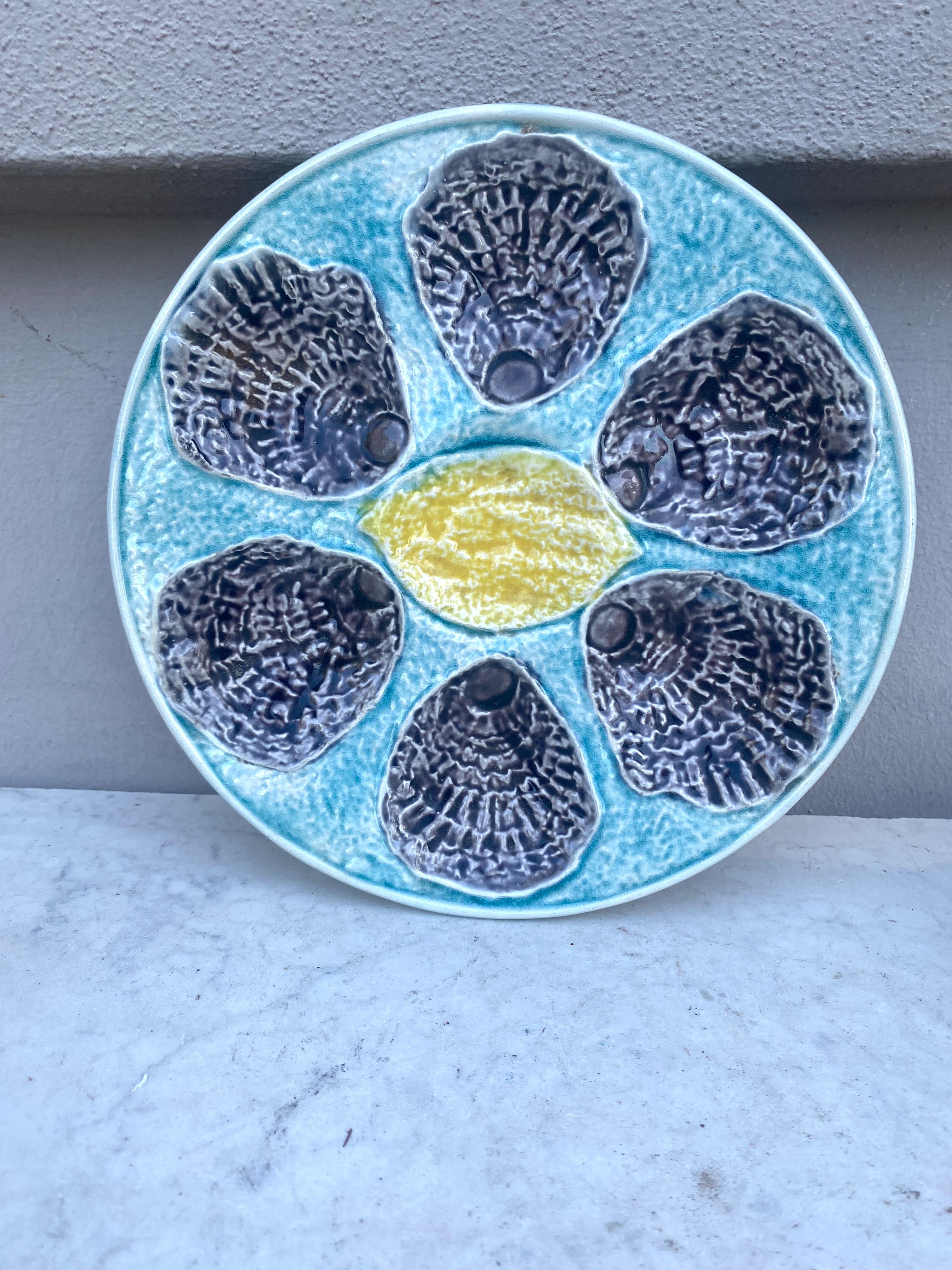 Ceramica Piatto per ostriche in maiolica francese Celadon Orchies, circa 1910 in vendita