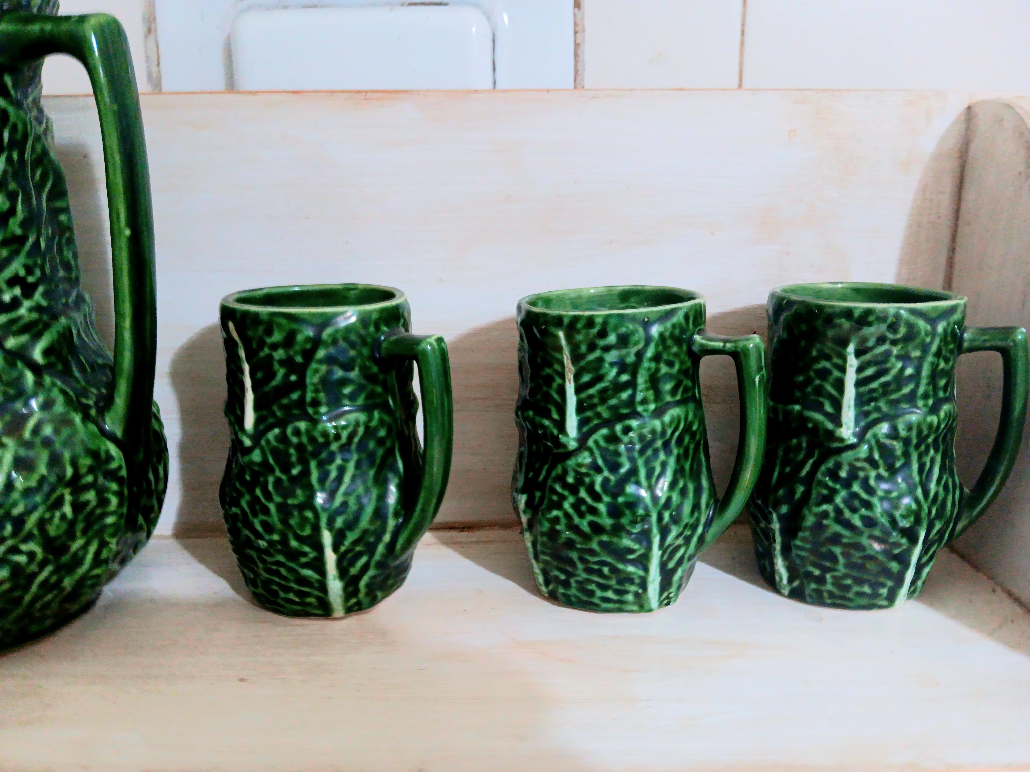 Céramique Pichet et 6 tasses en céramique majolique française en forme de chouette en vente