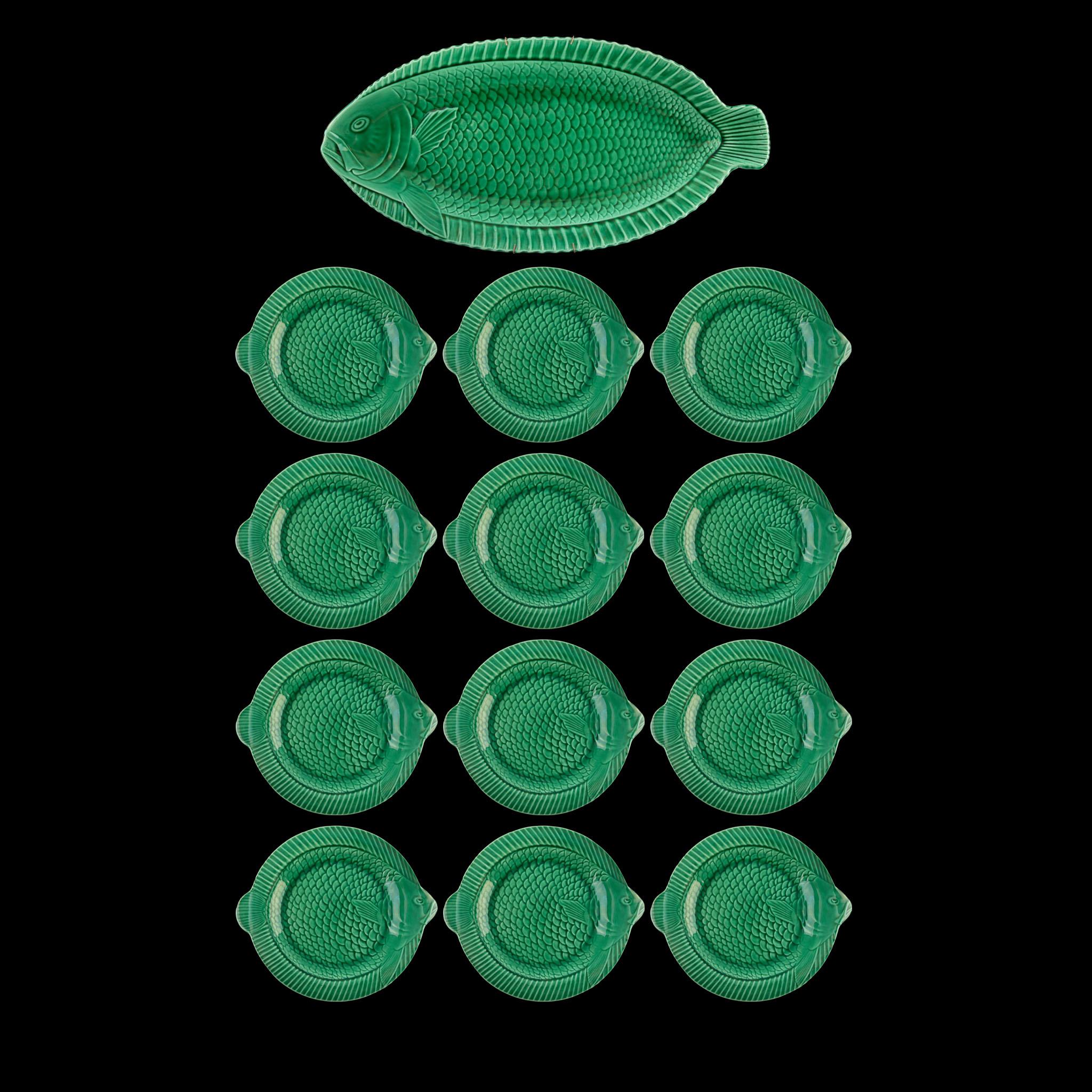 Set of 12 Sarreguemines Majolica Green Fish Plates with Matching Platter

This charming French faïence service consists of twelve vibrant green majolica fish plates and a matching large serving platter, crafted by the renowned Sarreguemines
