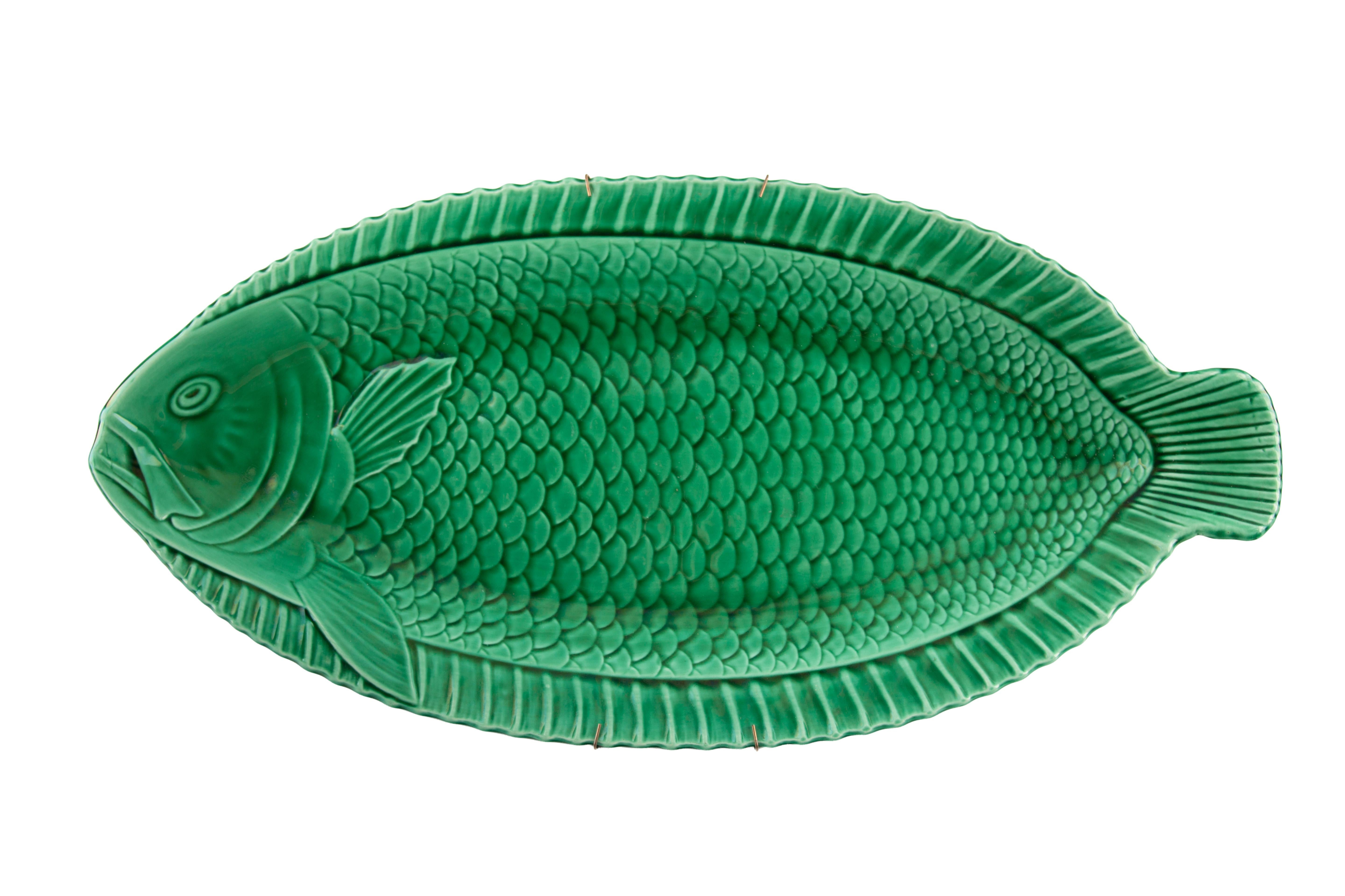 20th Century French Majolica Charm: Sarreguemines Green Fish Dining Set For Sale
