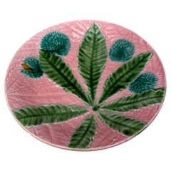 Assiette française en majolique « Feuilles de châtaignier », Salins, vers 1880
