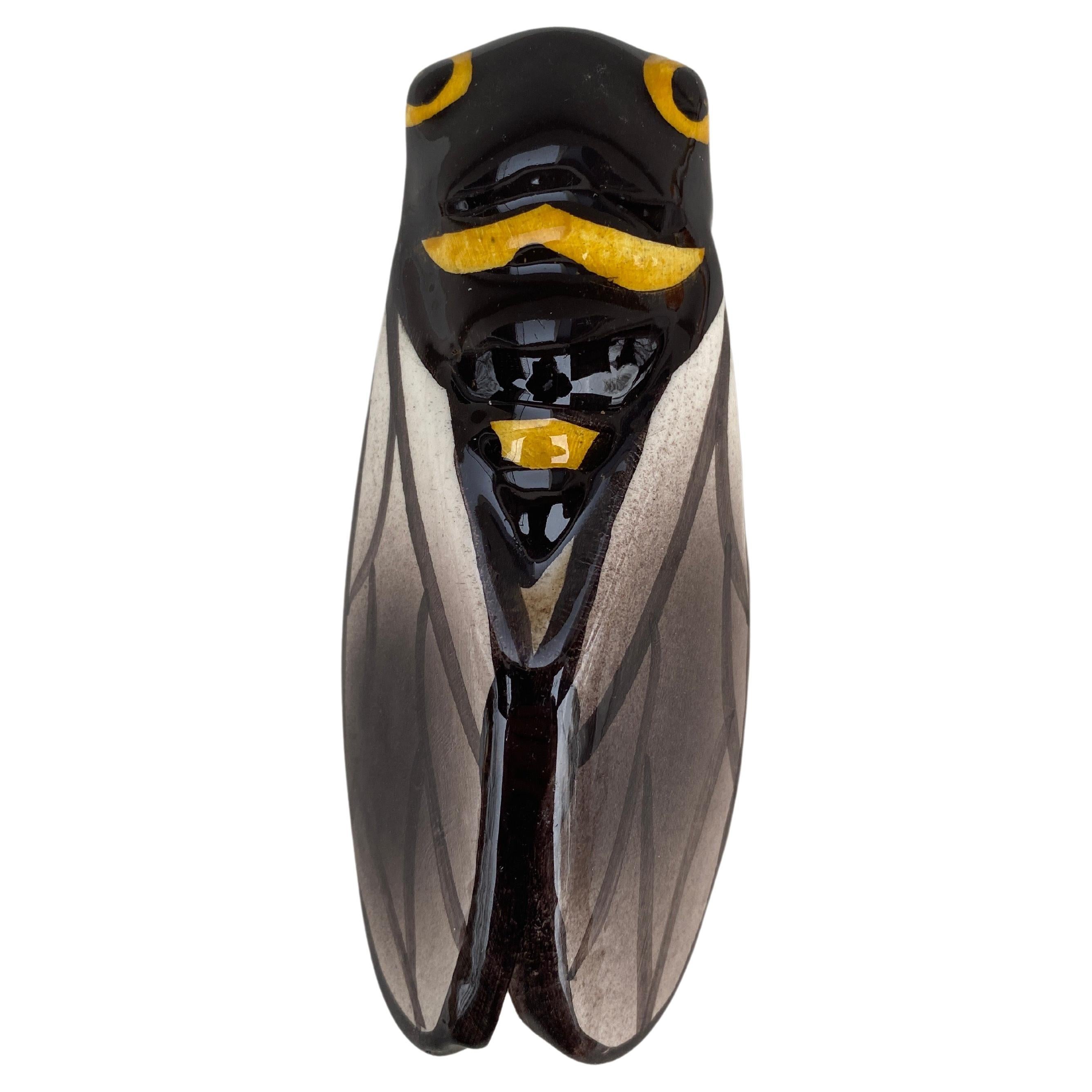 Tasca da parete in maiolica francese Cicada Circa 1950