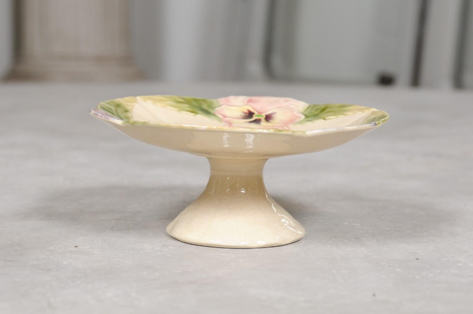French Majolica Compote with Pansies and Scalloped Edge from the 19th Century For Sale 7