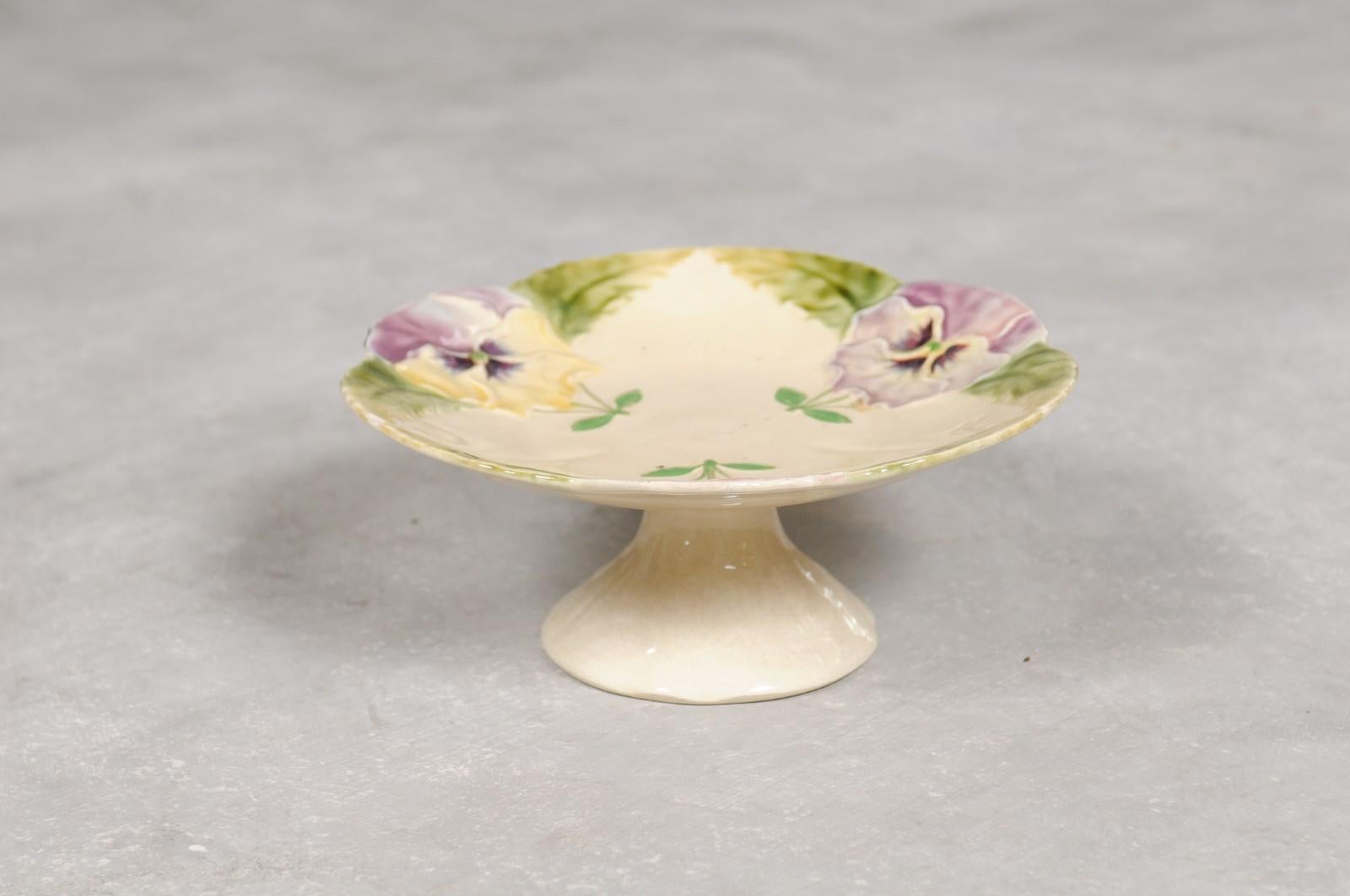 French Majolica Compote with Pansies and Scalloped Edge from the 19th Century In Good Condition For Sale In Atlanta, GA