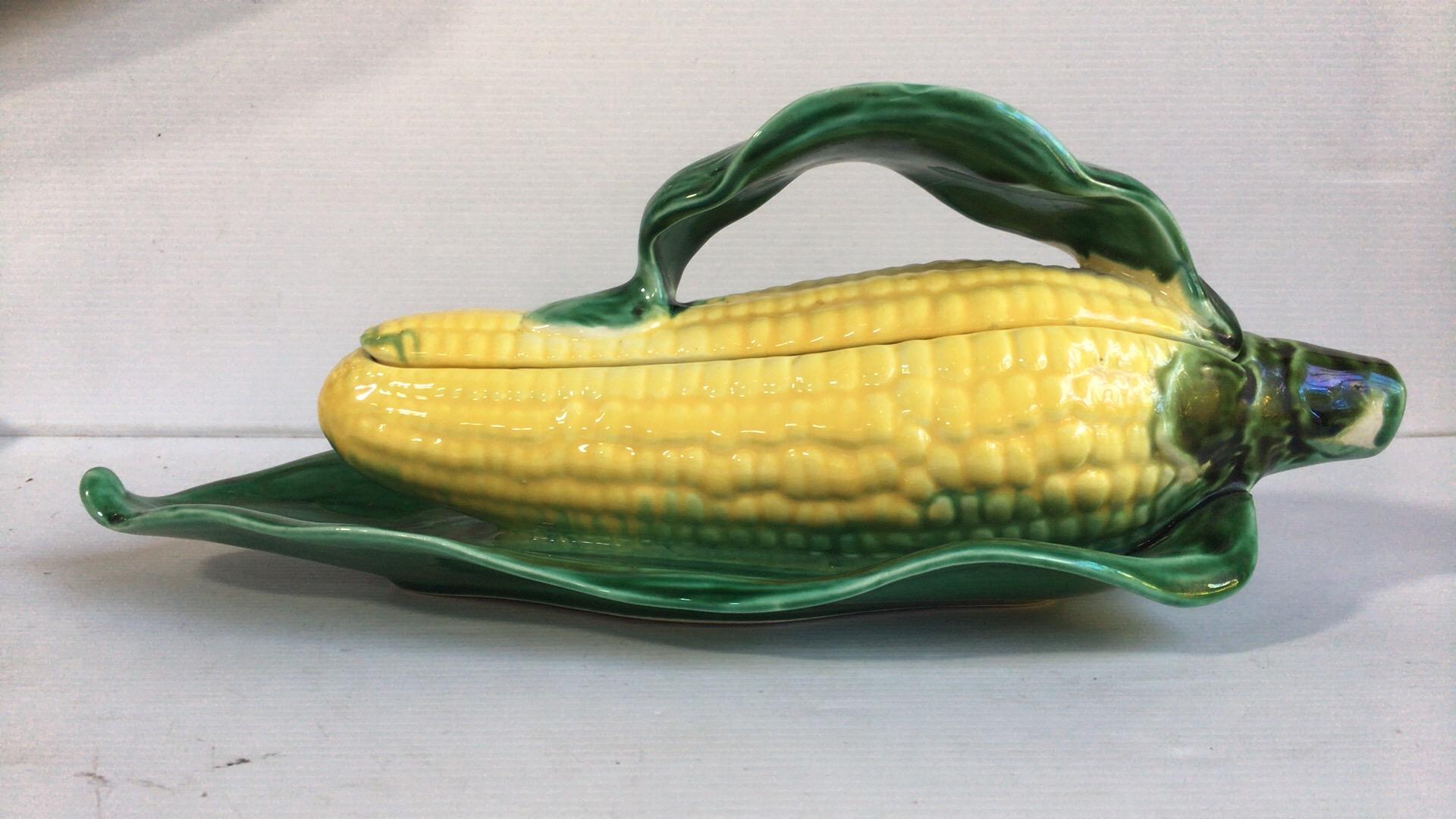 French Majolica Corn Tureen Sarreguemines, circa 1940 In Good Condition For Sale In Austin, TX