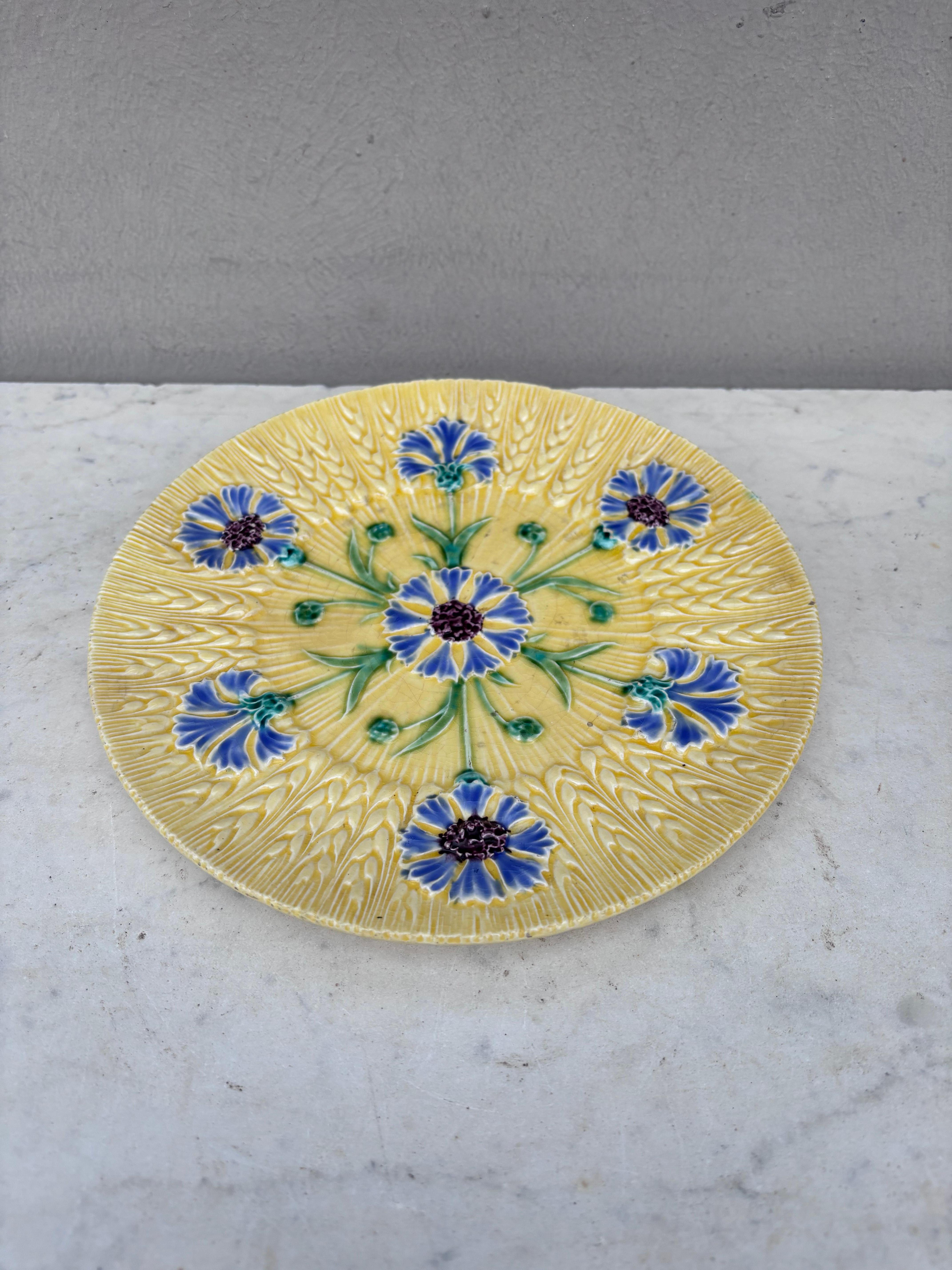 Rustico Piatto in maiolica francese Sarreguemines, CIRCA 1890 in vendita