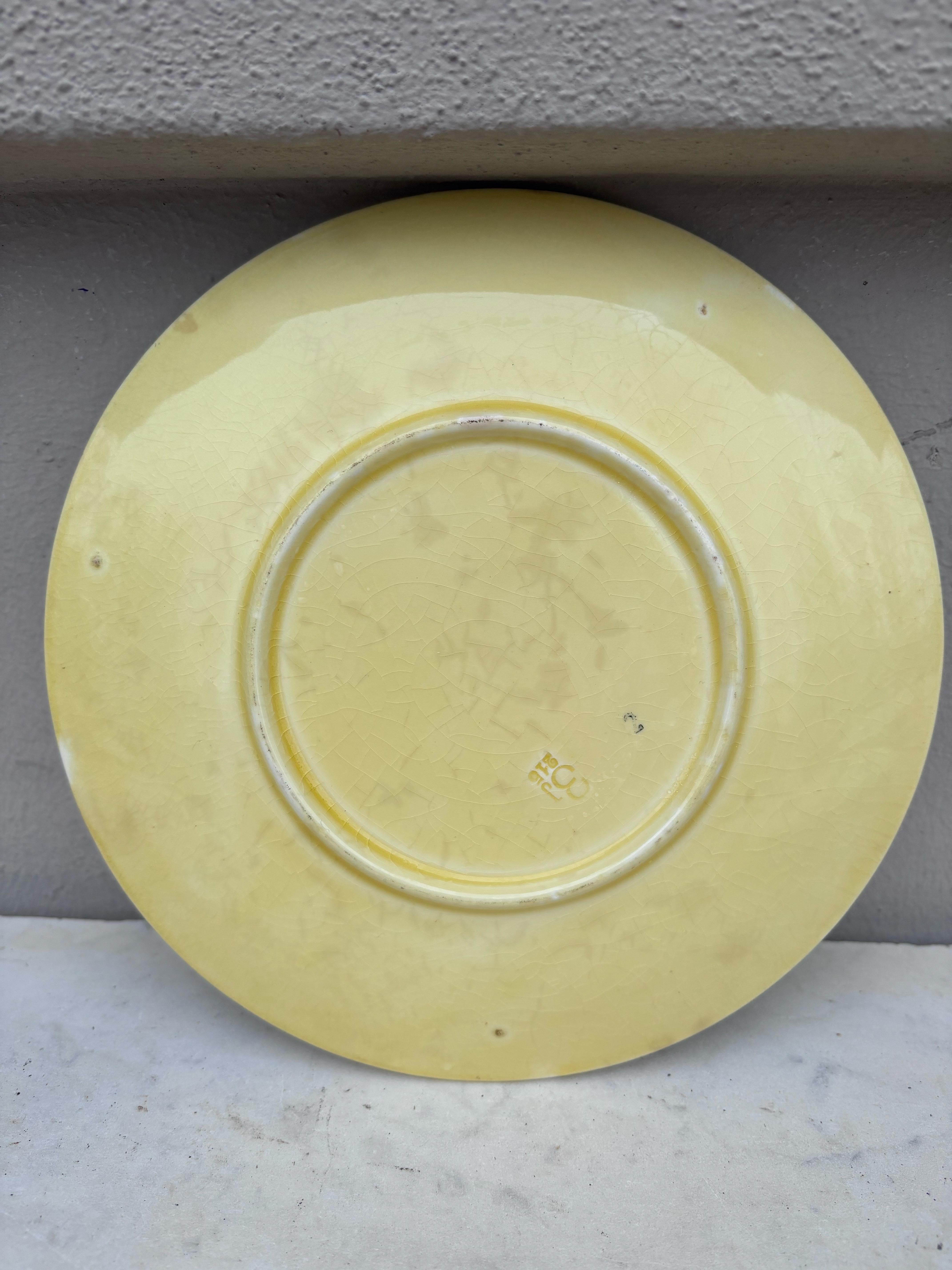 French Majolica Cornflower Plate Sarreguemines, Circa 1890 In Good Condition For Sale In Austin, TX