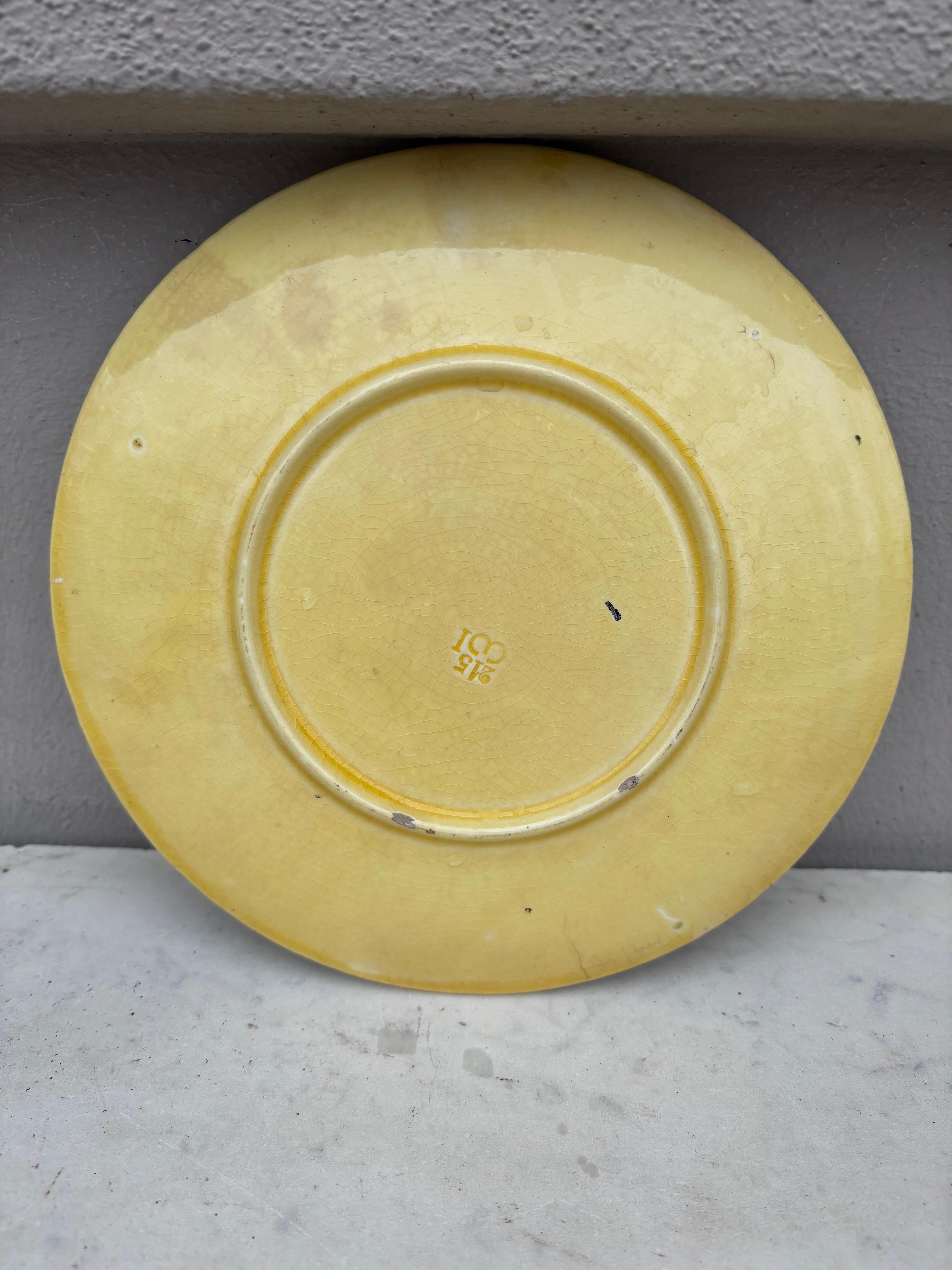 Francese Piatto in maiolica francese Sarreguemines, CIRCA 1890 in vendita