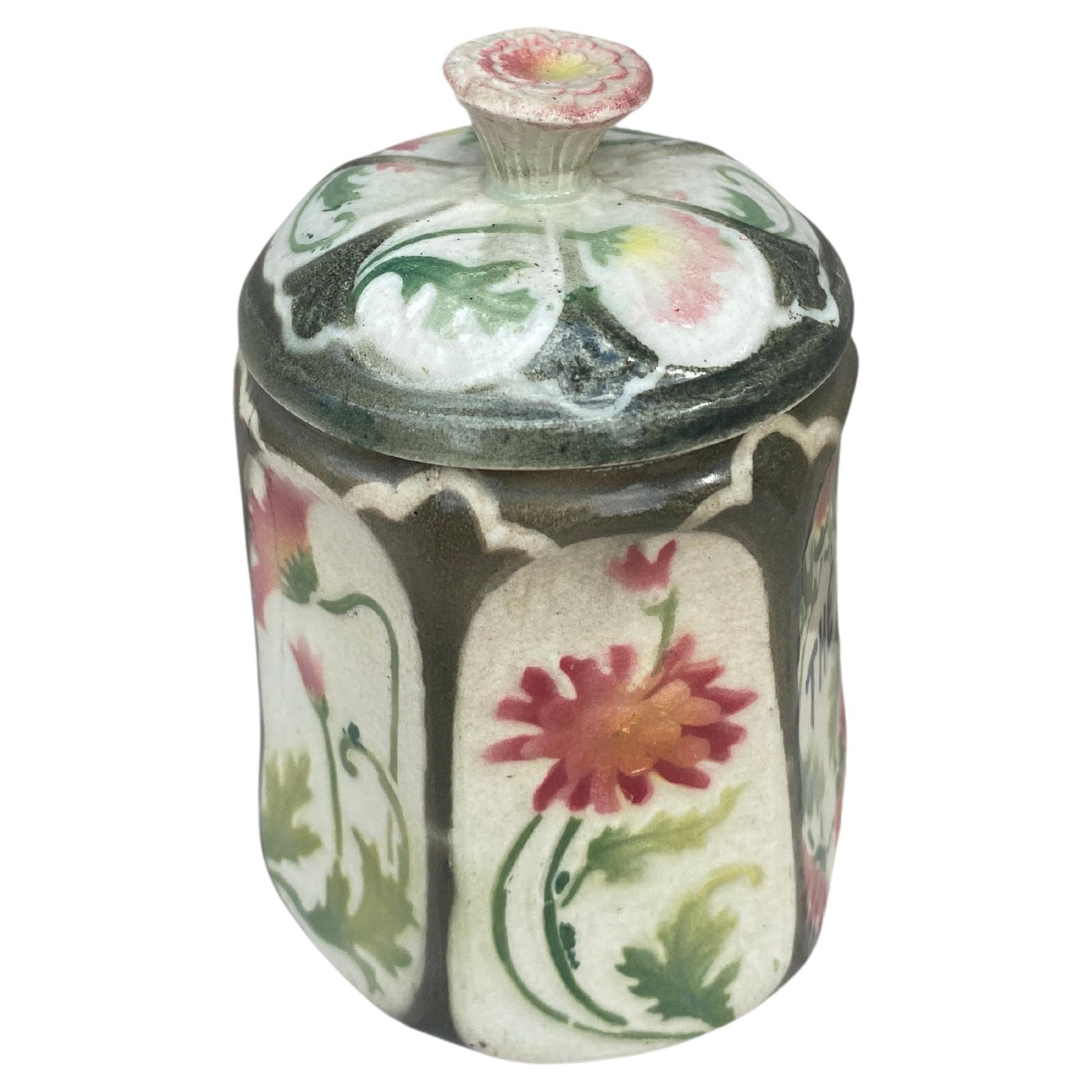French Majolica Daisies Kitchen tea Canister signed Saint Clement Keller & Guerin Circa 1900.
H / 4.7 inches.
tea / The French.