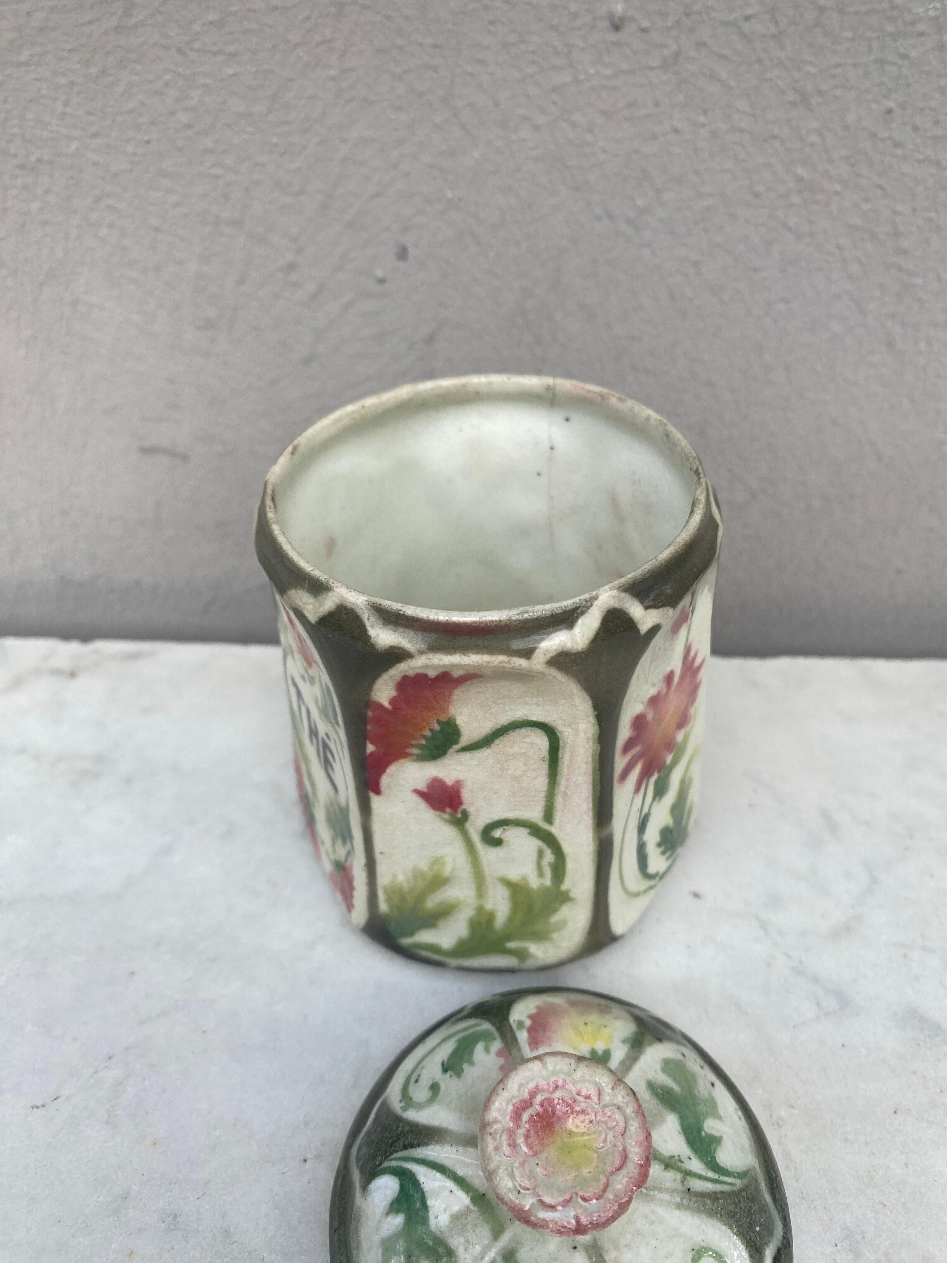 Early 20th Century French Majolica Daisies Kitchen Tea Canister Circa 1900 For Sale