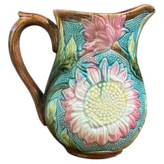 Französischer Majolika-Krug mit Gänseblümchen, Orchies, um 1890