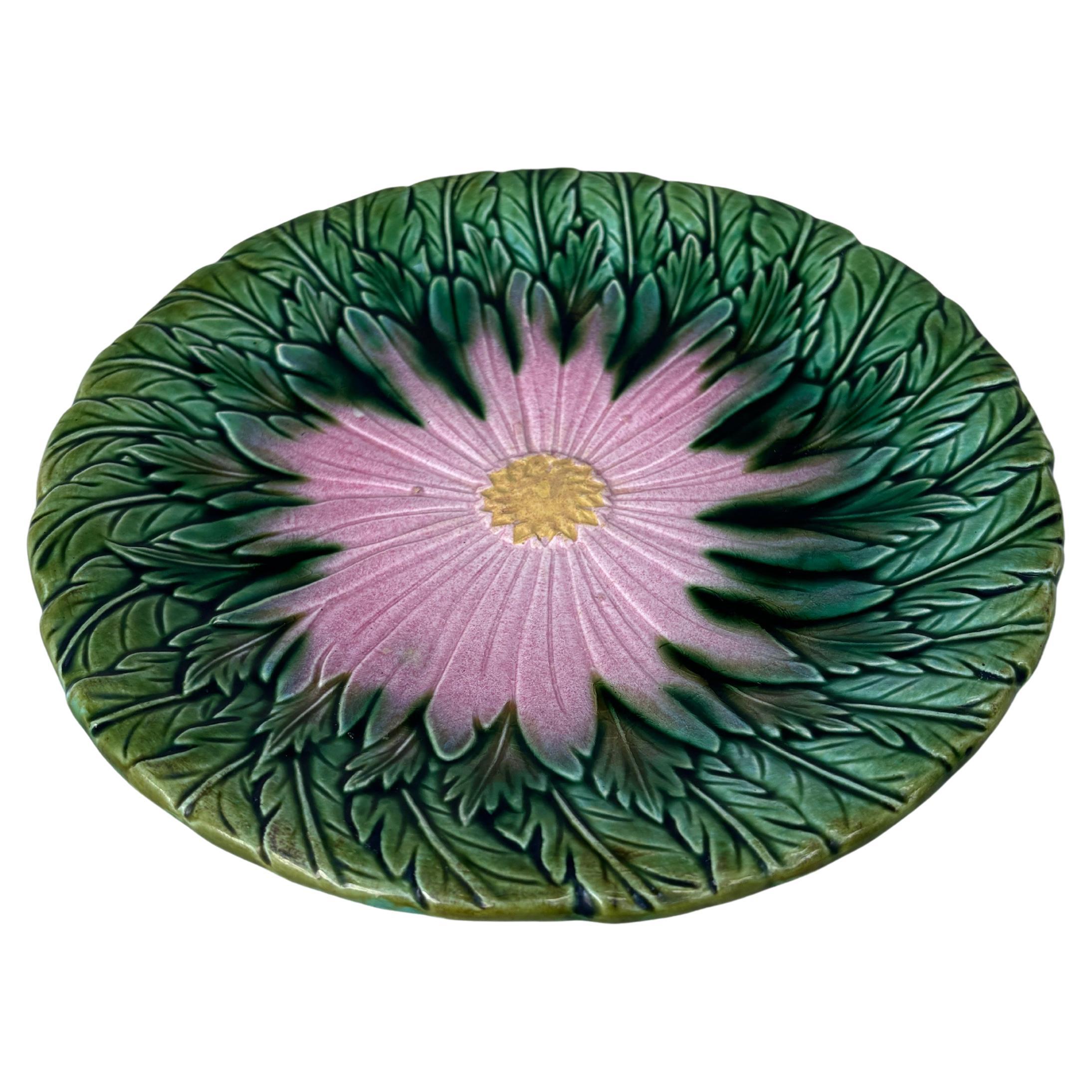French Majolica daisy plate Orchies unsigned, circa 1890.