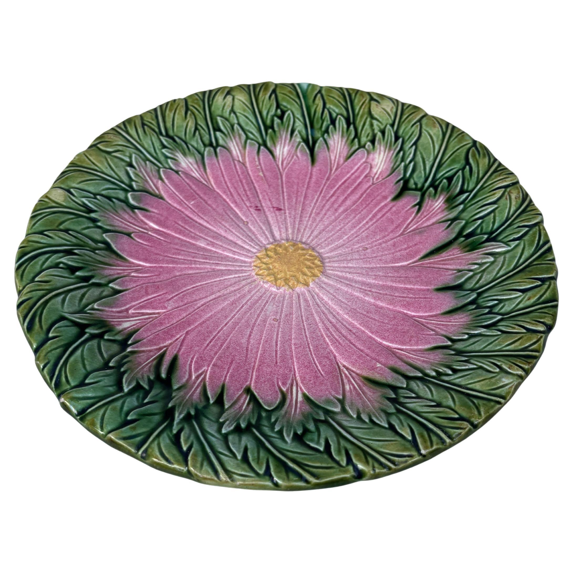 French Majolica daisy plate Orchies unsigned, circa 1890.