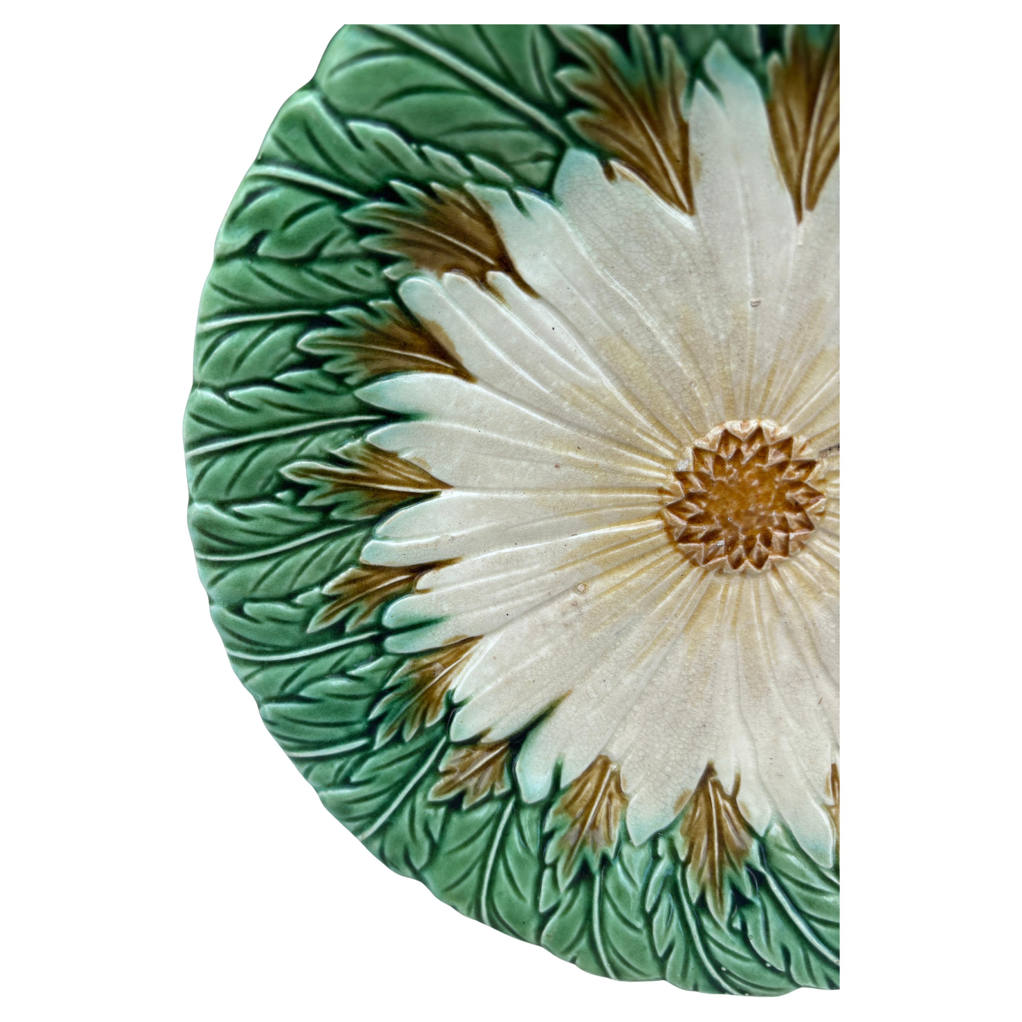 Art nouveau Assiette marguerite en majolique française Orchies, vers 1890 en vente
